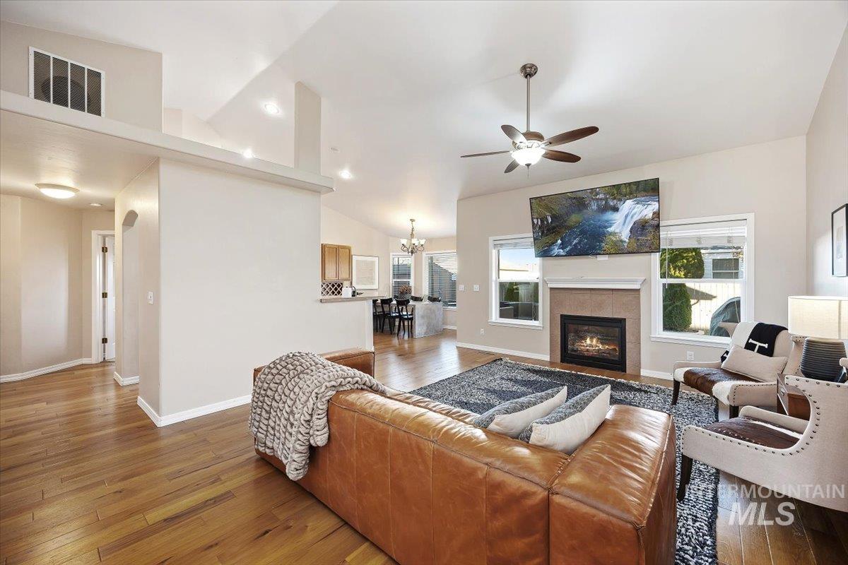 524 Meadowlark Way, Twin Falls, Idaho 83301-6820, 4 Bedrooms, 2 Bathrooms, Residential For Sale, Price $424,900,MLS 98967047