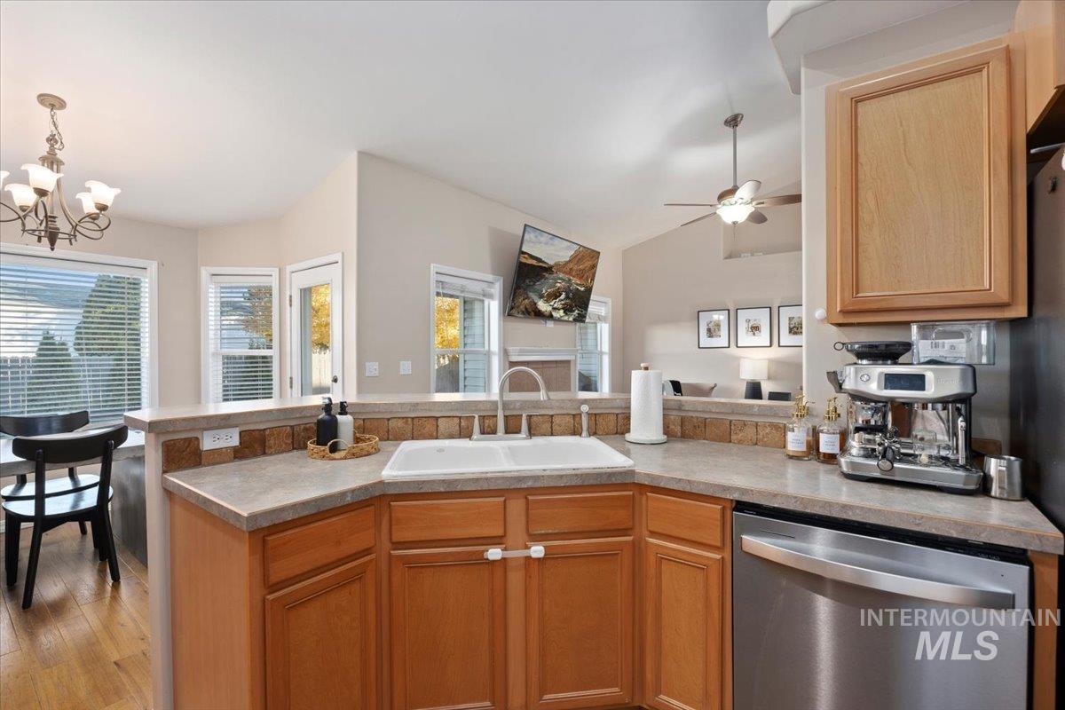 524 Meadowlark Way, Twin Falls, Idaho 83301-6820, 4 Bedrooms, 2 Bathrooms, Residential For Sale, Price $424,900,MLS 98967047