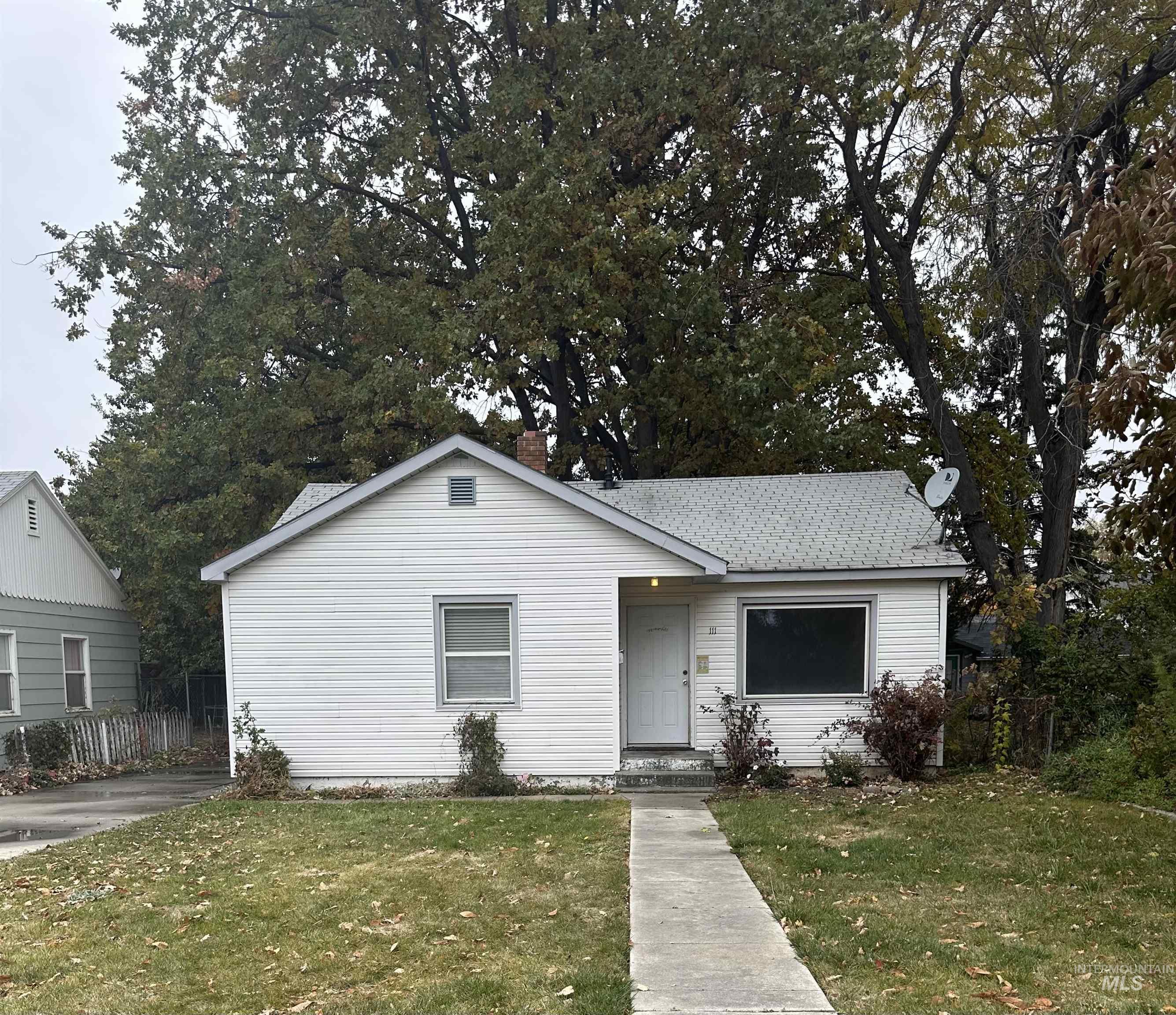 111 S Almond Street, Nampa, Idaho 83686, 2 Bedrooms, 1 Bathroom, Residential For Sale, Price $299,000,MLS 98967052