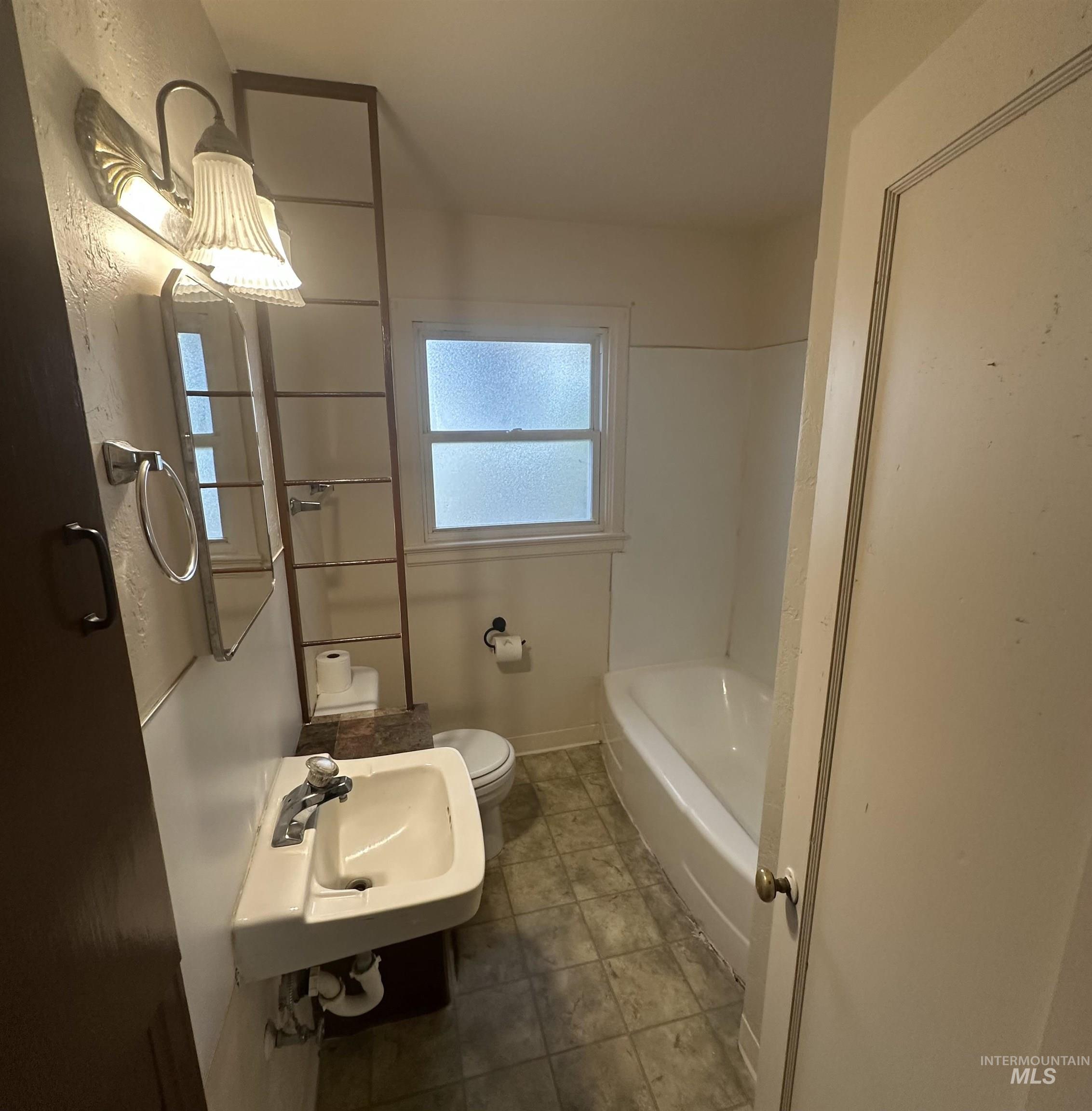 111 S Almond Street, Nampa, Idaho 83686, 2 Bedrooms, 1 Bathroom, Residential For Sale, Price $299,000,MLS 98967052