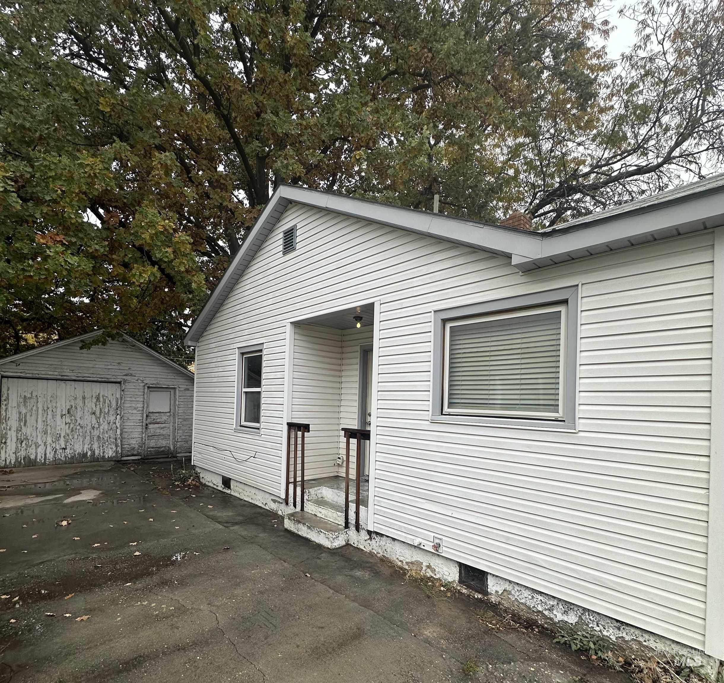 111 S Almond Street, Nampa, Idaho 83686, 2 Bedrooms, 1 Bathroom, Residential For Sale, Price $299,000,MLS 98967052