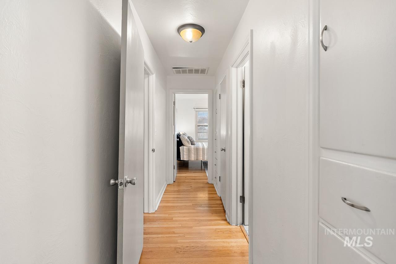 92 N Yale St, Nampa, Idaho 83651, 4 Bedrooms, 2 Bathrooms, Residential For Sale, Price $444,900,MLS 98967053