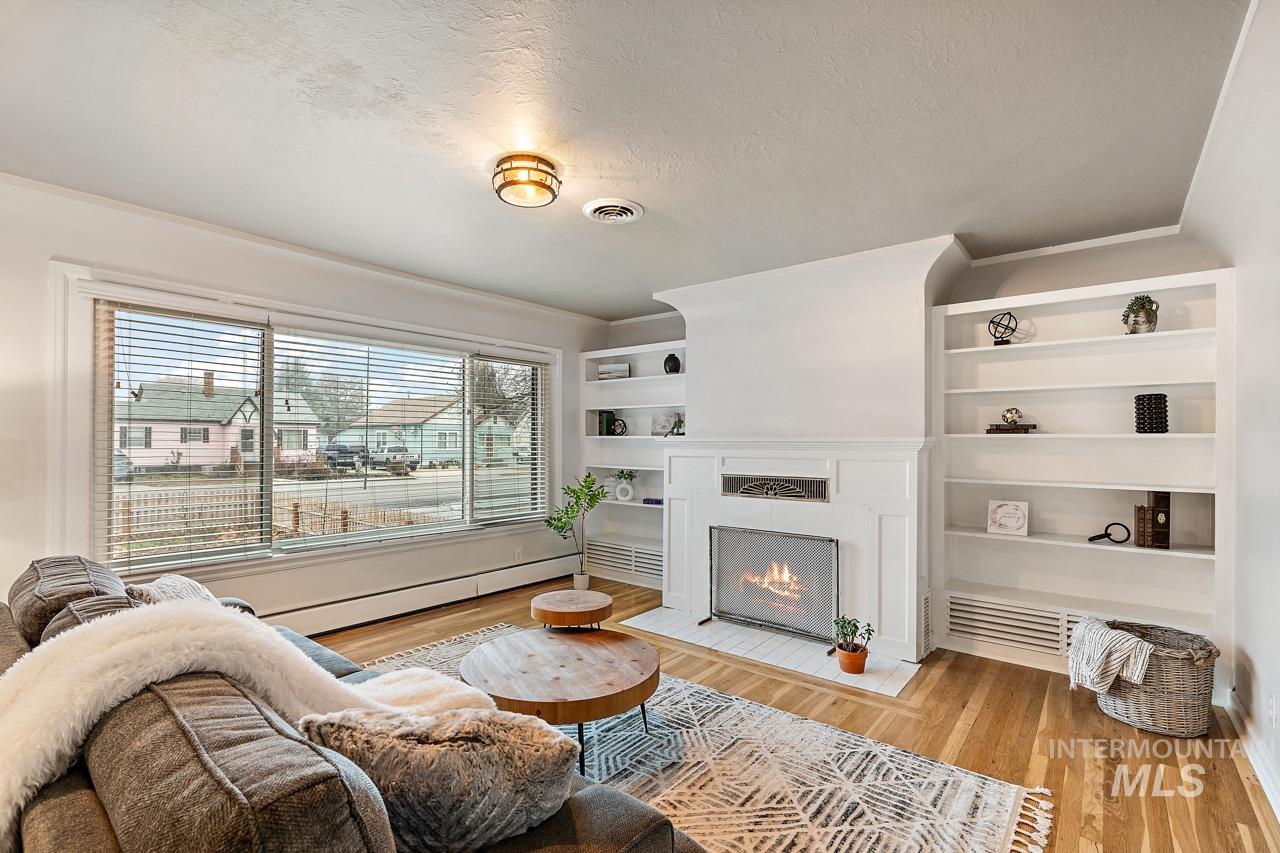 92 N Yale St, Nampa, Idaho 83651, 4 Bedrooms, 2 Bathrooms, Residential For Sale, Price $444,900,MLS 98967053