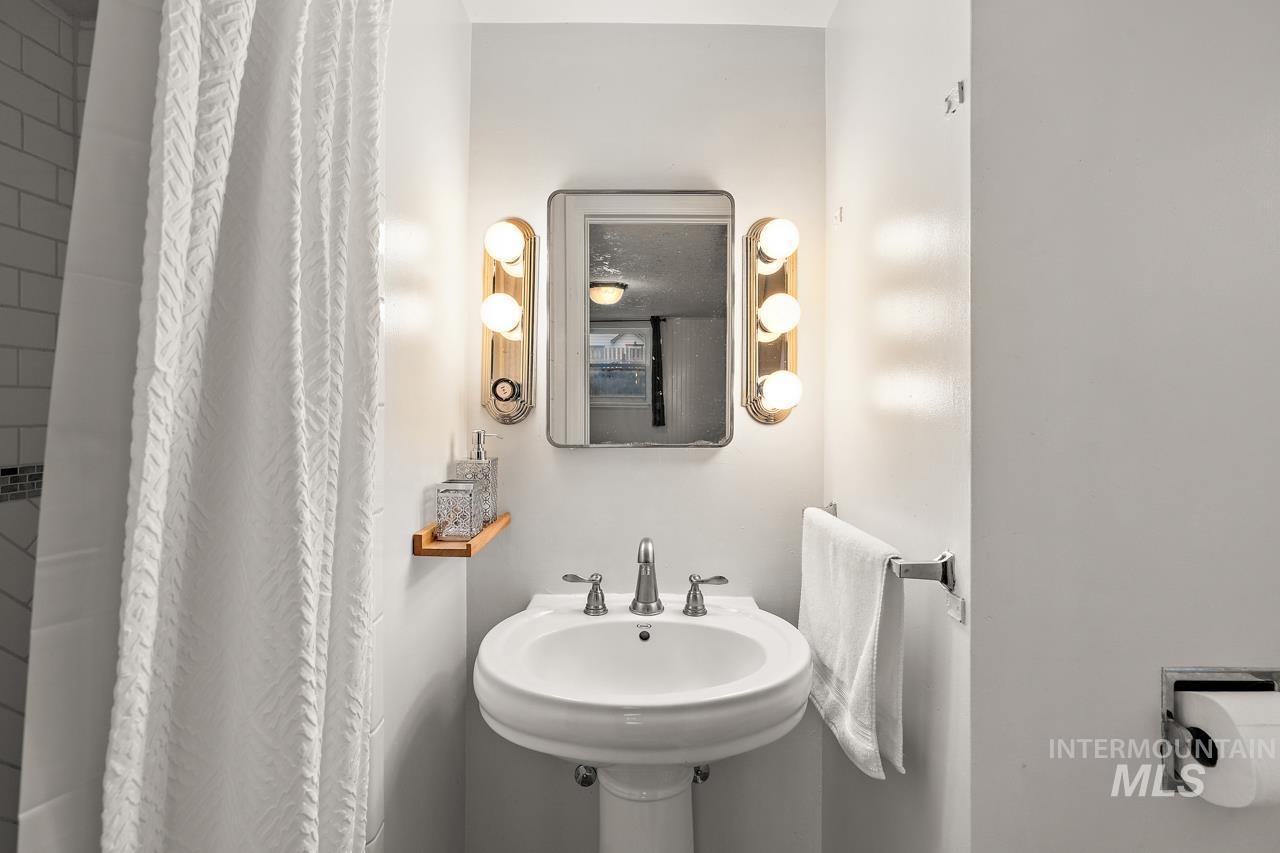 92 N Yale St, Nampa, Idaho 83651, 4 Bedrooms, 2 Bathrooms, Residential For Sale, Price $444,900,MLS 98967053