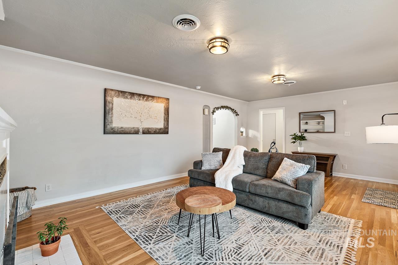 92 N Yale St, Nampa, Idaho 83651, 4 Bedrooms, 2 Bathrooms, Residential For Sale, Price $444,900,MLS 98967053