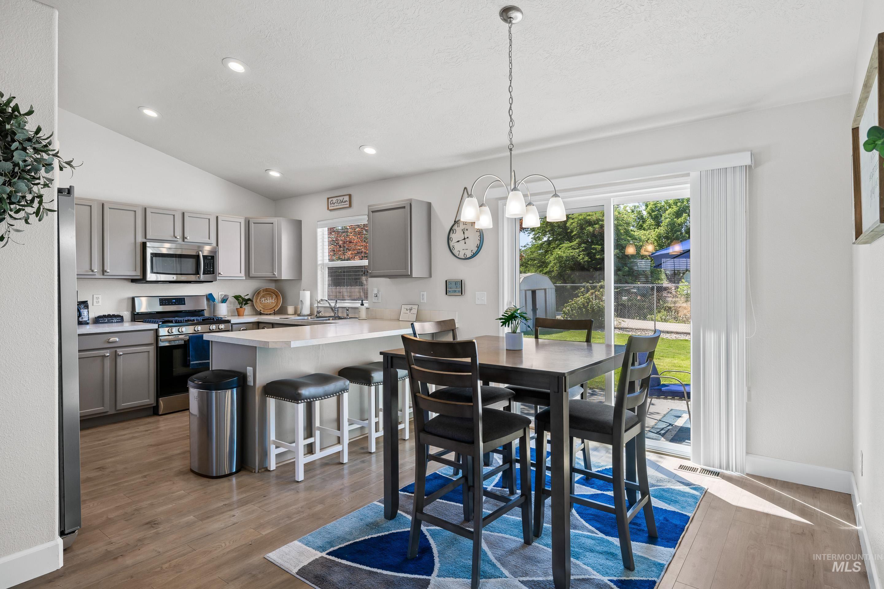 725 E Badley Ave, Meridian, Idaho 83642, 3 Bedrooms, 2 Bathrooms, Residential For Sale, Price $424,990,MLS 98967054