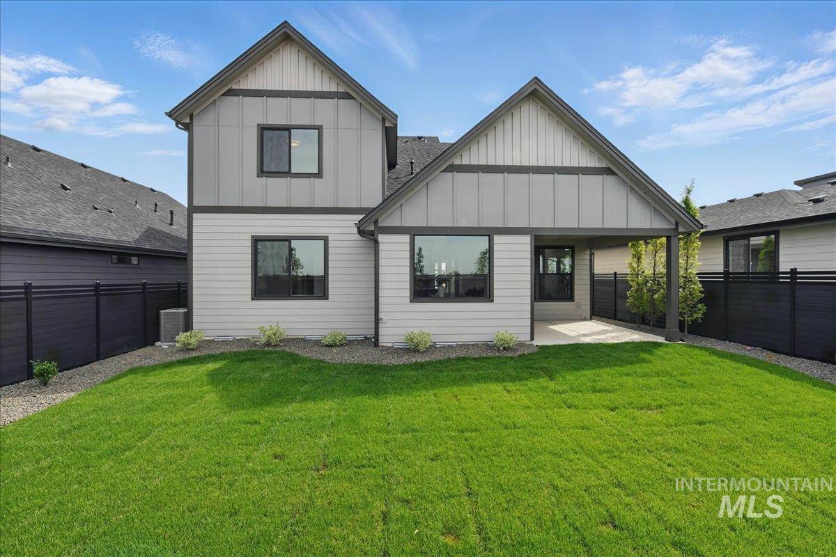 7779 W Daybreak Run Ct, Meridian, Idaho 83646, 4 Bedrooms, 2.5 Bathrooms, Residential For Sale, Price $599,900,MLS 98967076