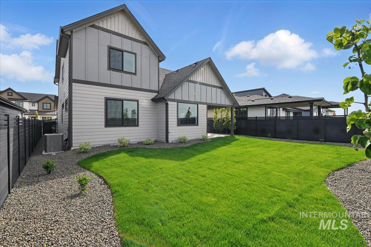 7779 W Daybreak Run Ct, Meridian, Idaho 83646, 4 Bedrooms, 2.5 Bathrooms, Residential For Sale, Price $599,900,MLS 98967076