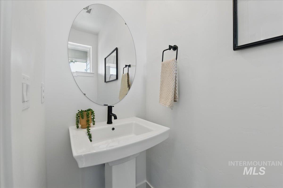 7779 W Daybreak Run Ct, Meridian, Idaho 83646, 4 Bedrooms, 2.5 Bathrooms, Residential For Sale, Price $599,900,MLS 98967076