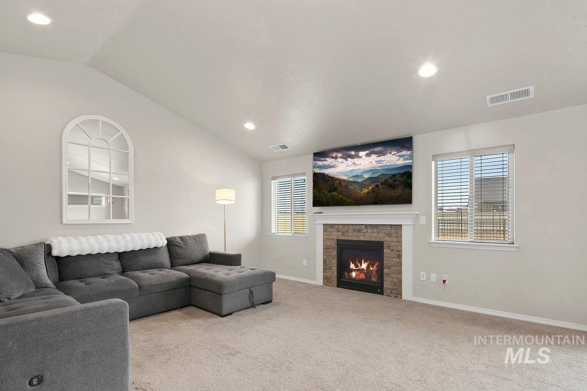 1124 N Ryde, Kuna, Idaho 83634, 3 Bedrooms, 2 Bathrooms, Residential For Sale, Price $420,900,MLS 98967086