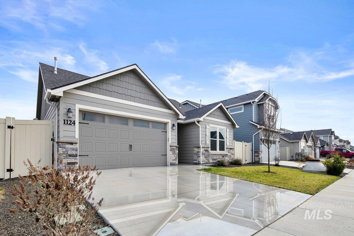 1124 N Ryde, Kuna, Idaho 83634, 3 Bedrooms, 2 Bathrooms, Residential For Sale, Price $420,900,MLS 98967086