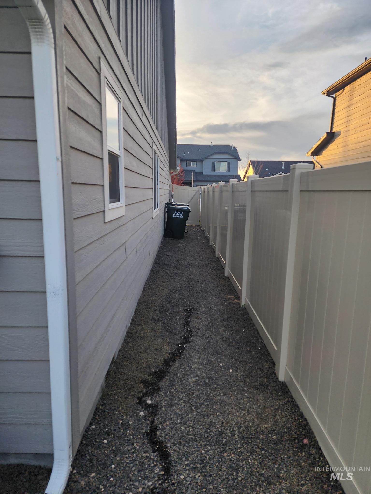 1124 N Ryde, Kuna, Idaho 83634, 3 Bedrooms, 2 Bathrooms, Residential For Sale, Price $433,900,MLS 98967086