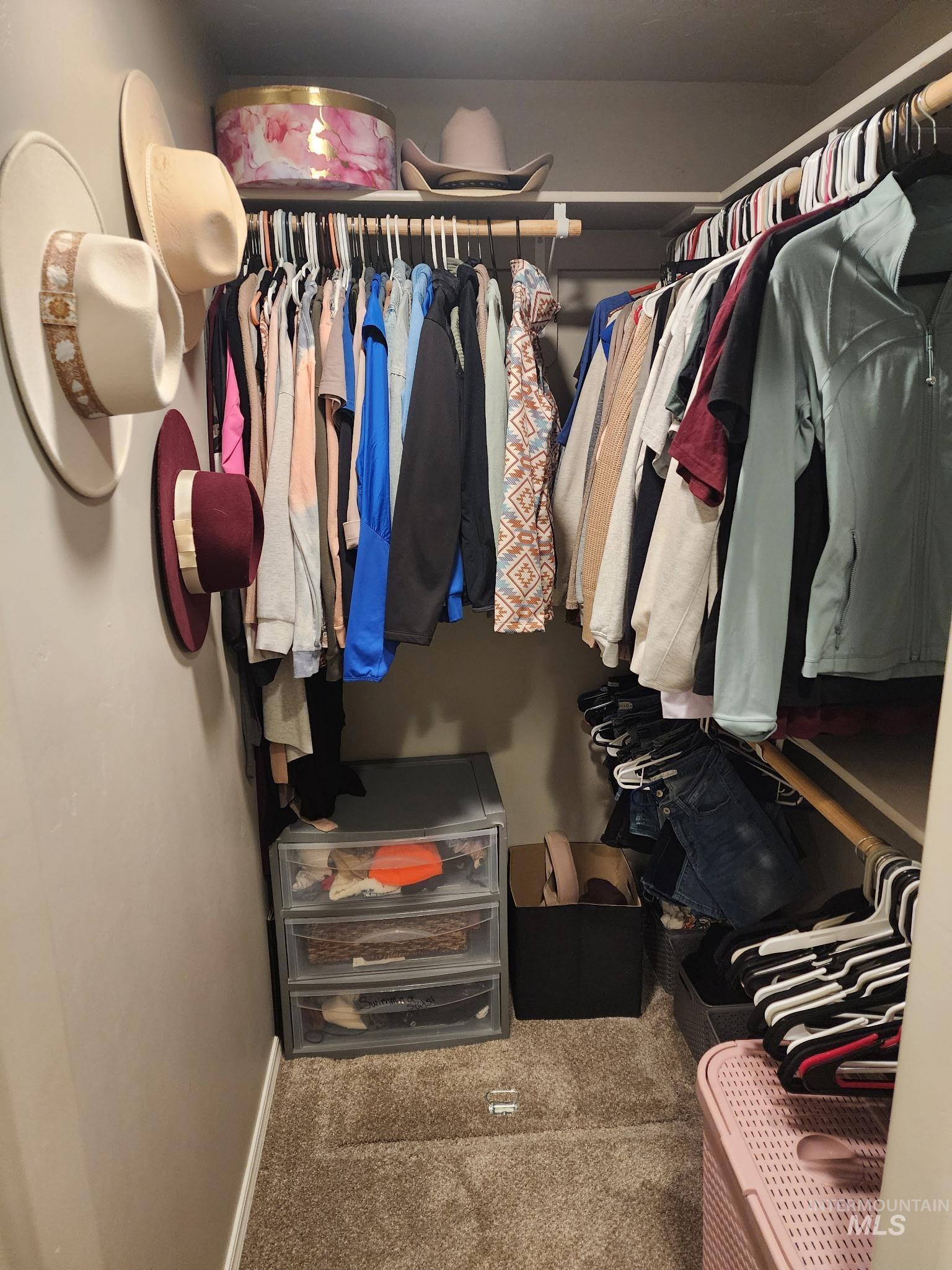 1124 N Ryde, Kuna, Idaho 83634, 3 Bedrooms, 2 Bathrooms, Residential For Sale, Price $433,900,MLS 98967086