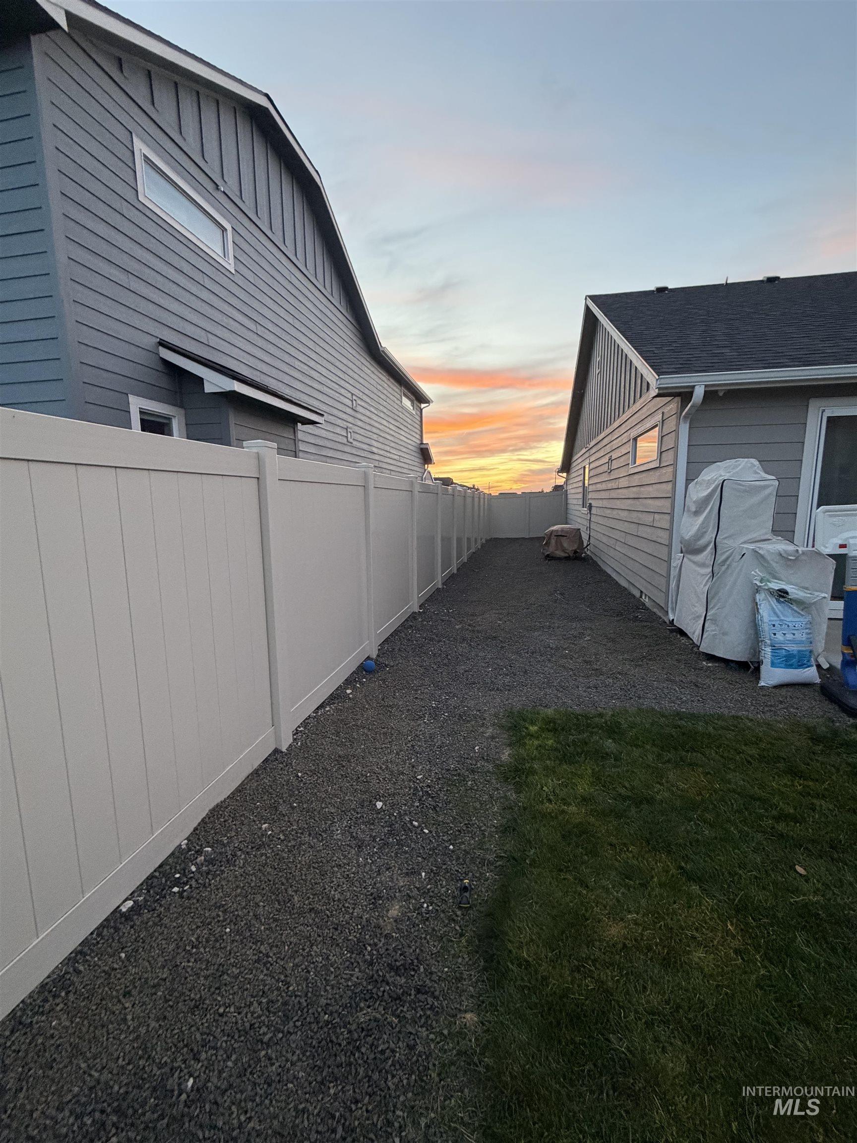 1124 N Ryde, Kuna, Idaho 83634, 3 Bedrooms, 2 Bathrooms, Residential For Sale, Price $433,900,MLS 98967086