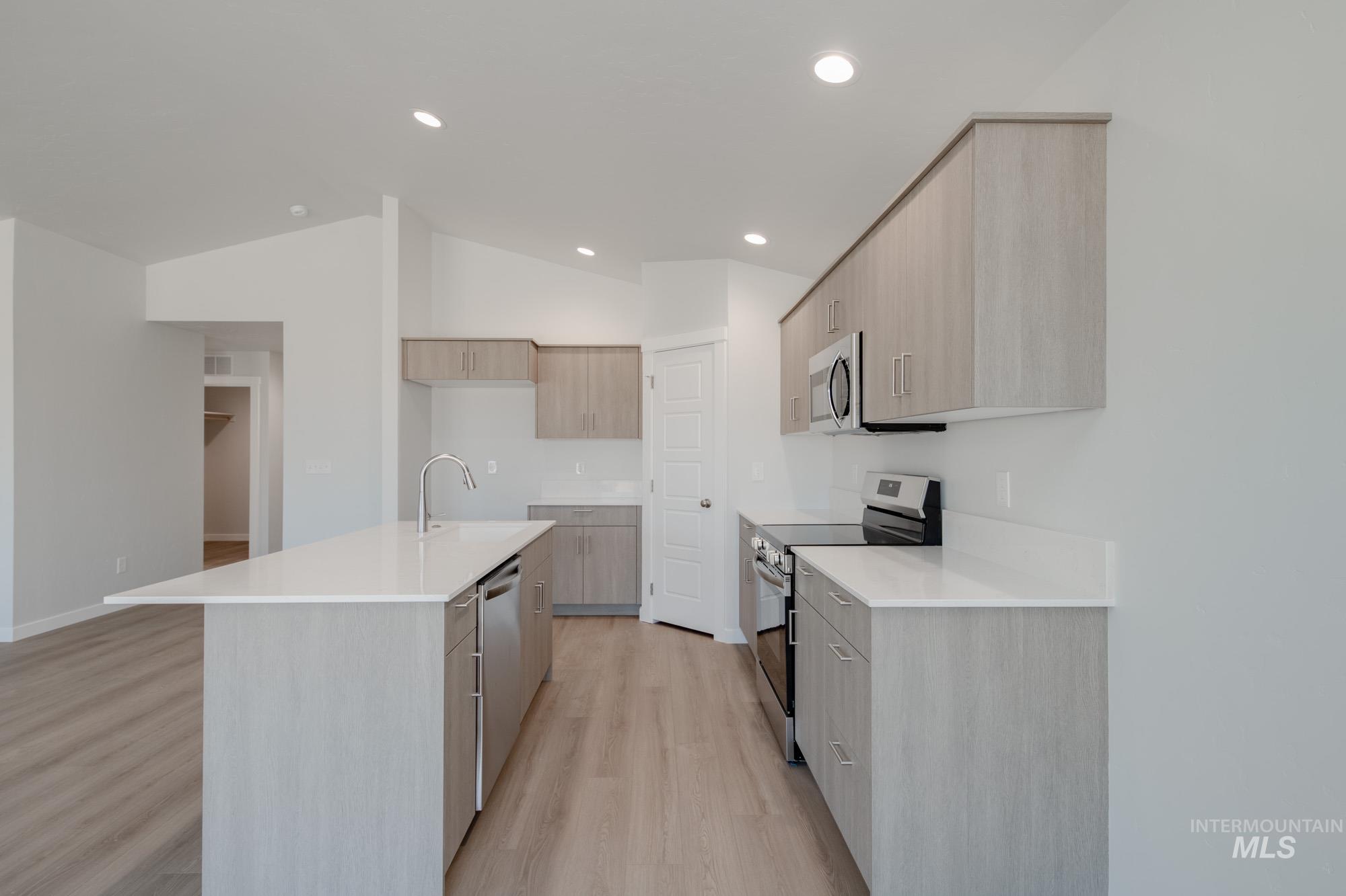 3710 W Dover St, Meridian, Idaho 83642, 3 Bedrooms, 2 Bathrooms, Residential For Sale, Price $454,990,MLS 98967095