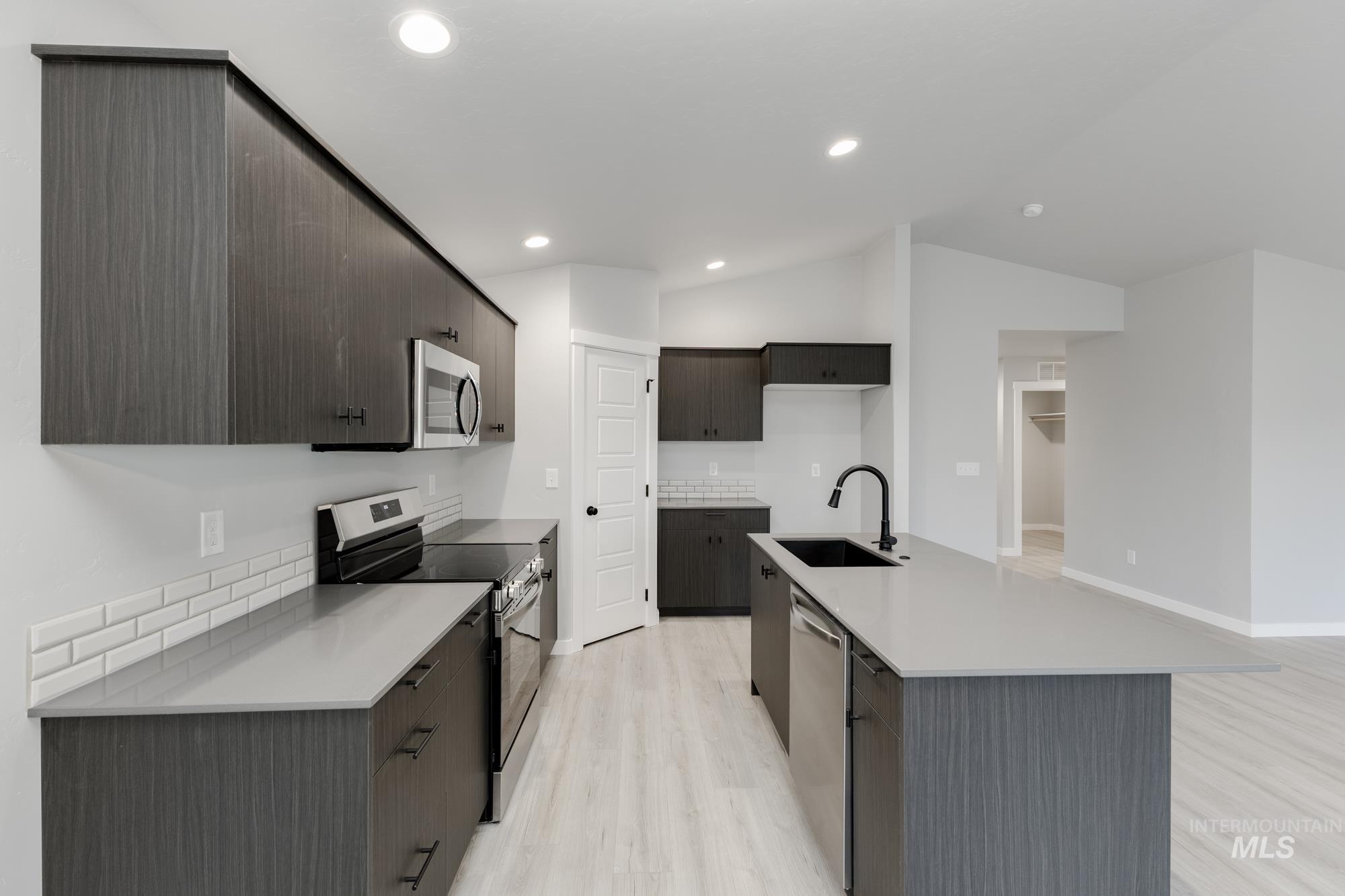 931 N Aleppo Way, Meridian, Idaho 83642, 3 Bedrooms, 2 Bathrooms, Residential For Sale, Price $456,990,MLS 98967096