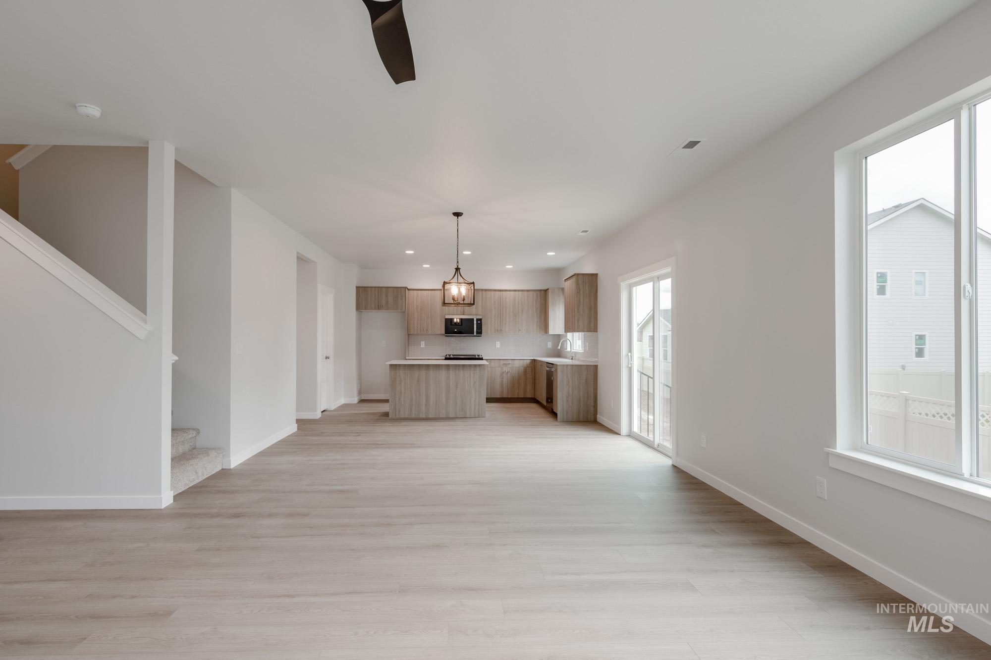 10575 W Teratai St, Star, Idaho 83669, 4 Bedrooms, 2.5 Bathrooms, Residential For Sale, Price $559,990,MLS 98967098