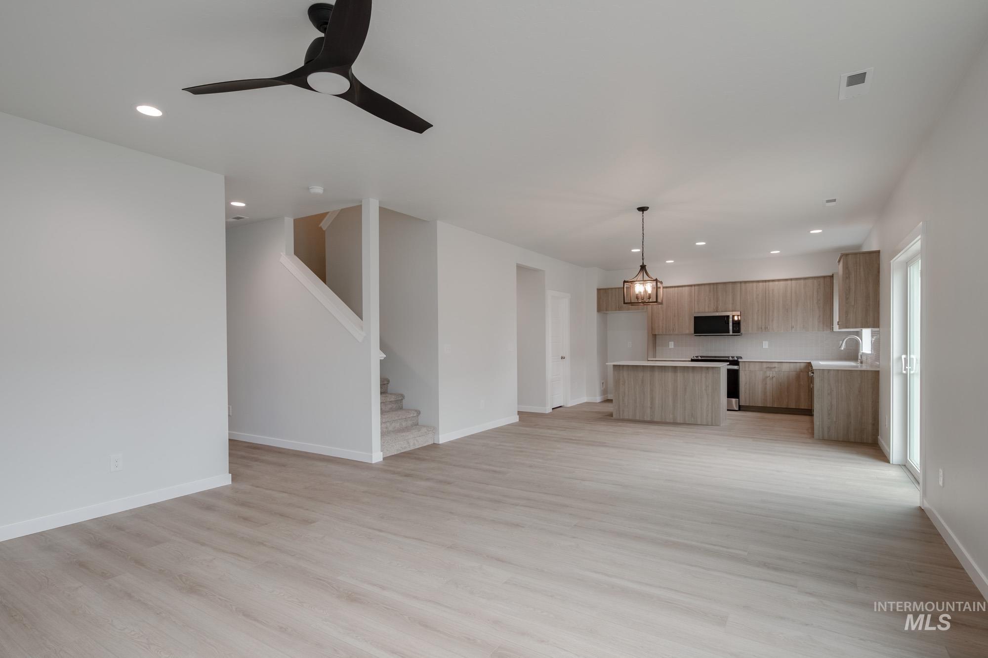 10575 W Teratai St, Star, Idaho 83669, 4 Bedrooms, 2.5 Bathrooms, Residential For Sale, Price $559,990,MLS 98967098