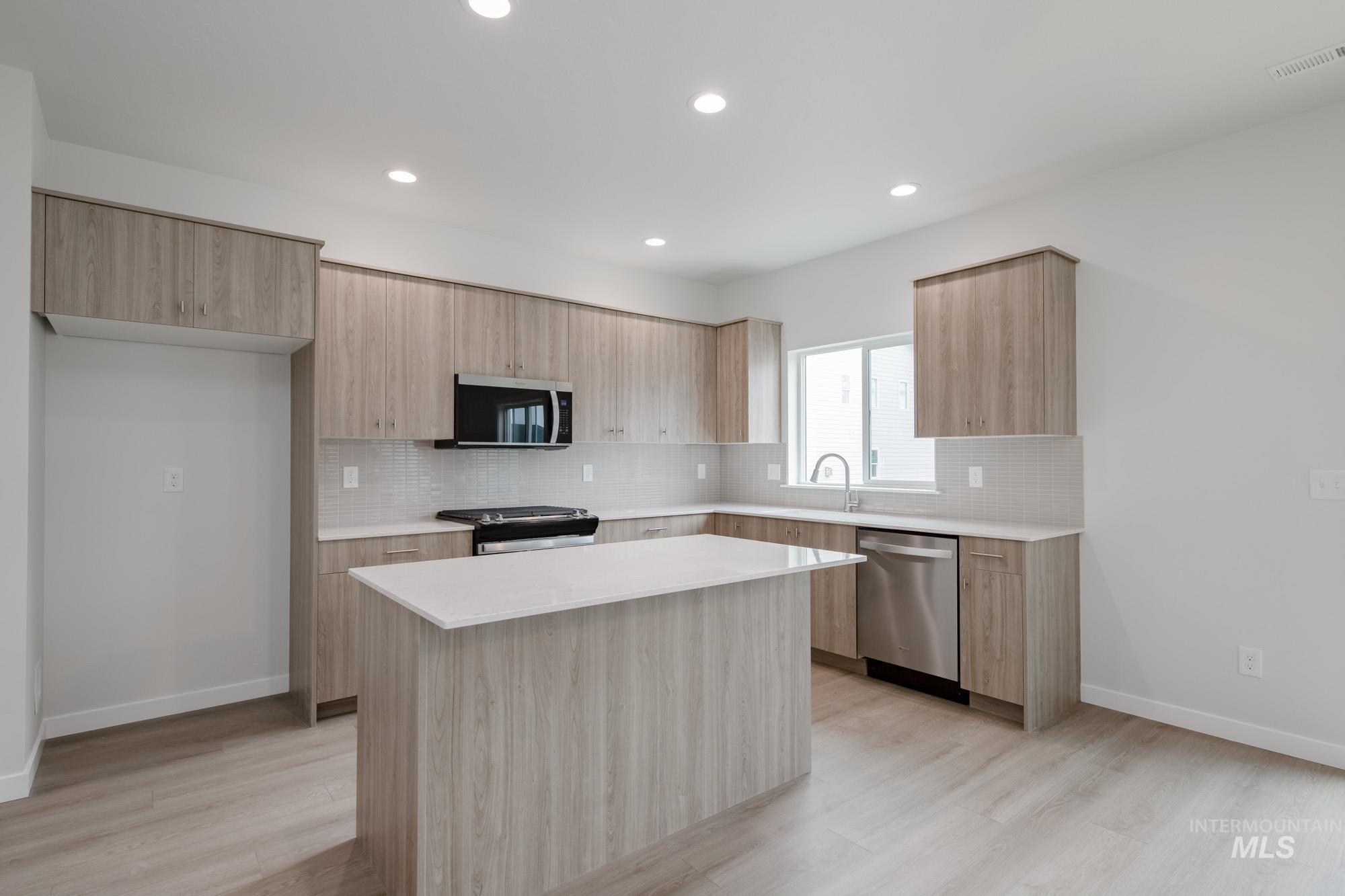 10575 W Teratai St, Star, Idaho 83669, 4 Bedrooms, 2.5 Bathrooms, Residential For Sale, Price $559,990,MLS 98967098