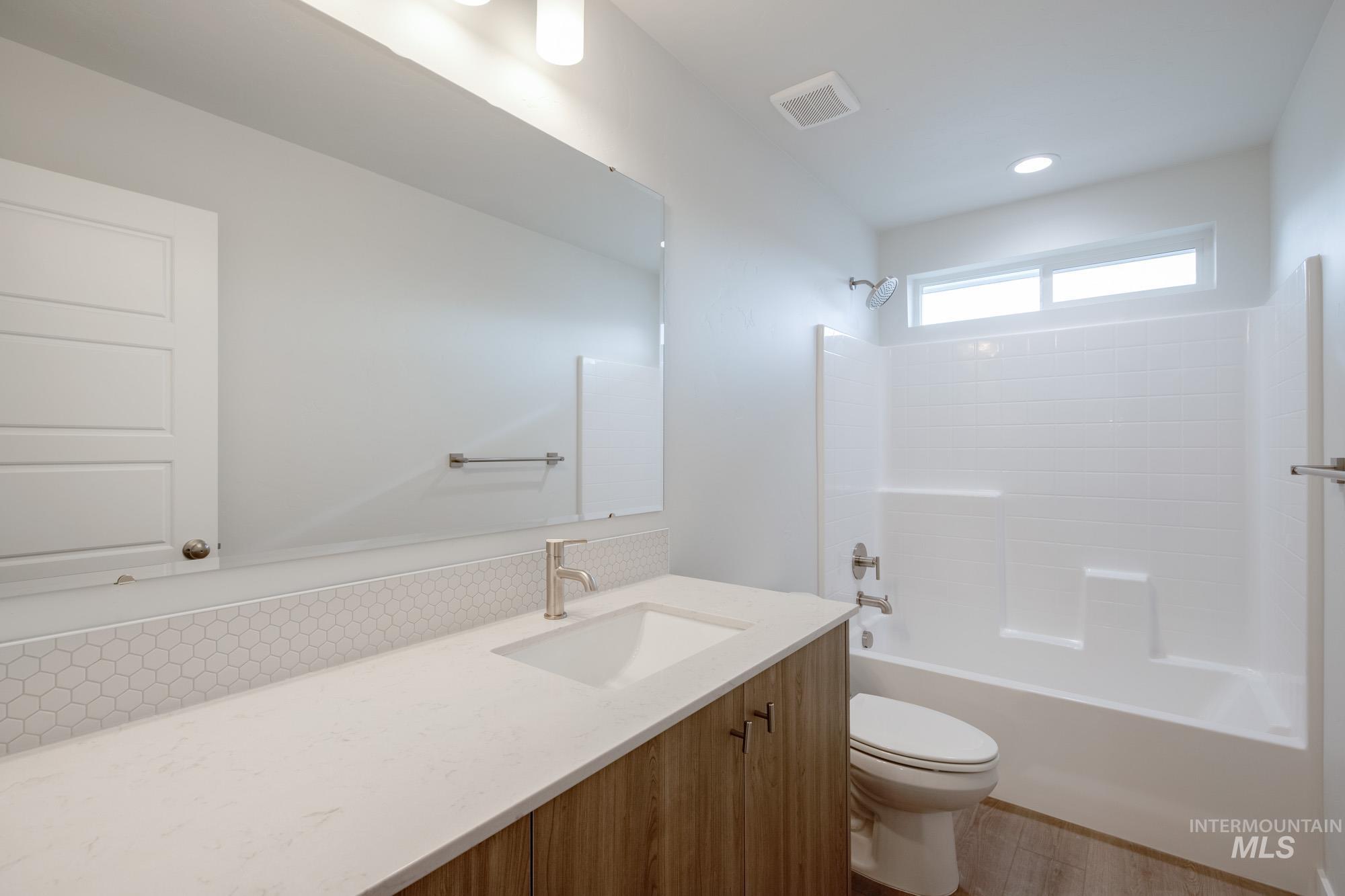 10575 W Teratai St, Star, Idaho 83669, 4 Bedrooms, 2.5 Bathrooms, Residential For Sale, Price $559,990,MLS 98967098