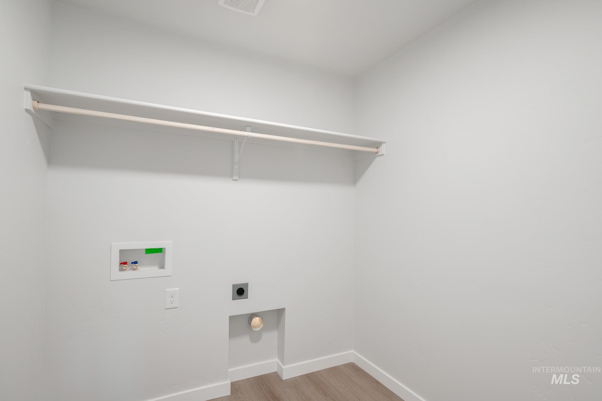 10575 W Teratai St, Star, Idaho 83669, 4 Bedrooms, 2.5 Bathrooms, Residential For Sale, Price $559,990,MLS 98967098