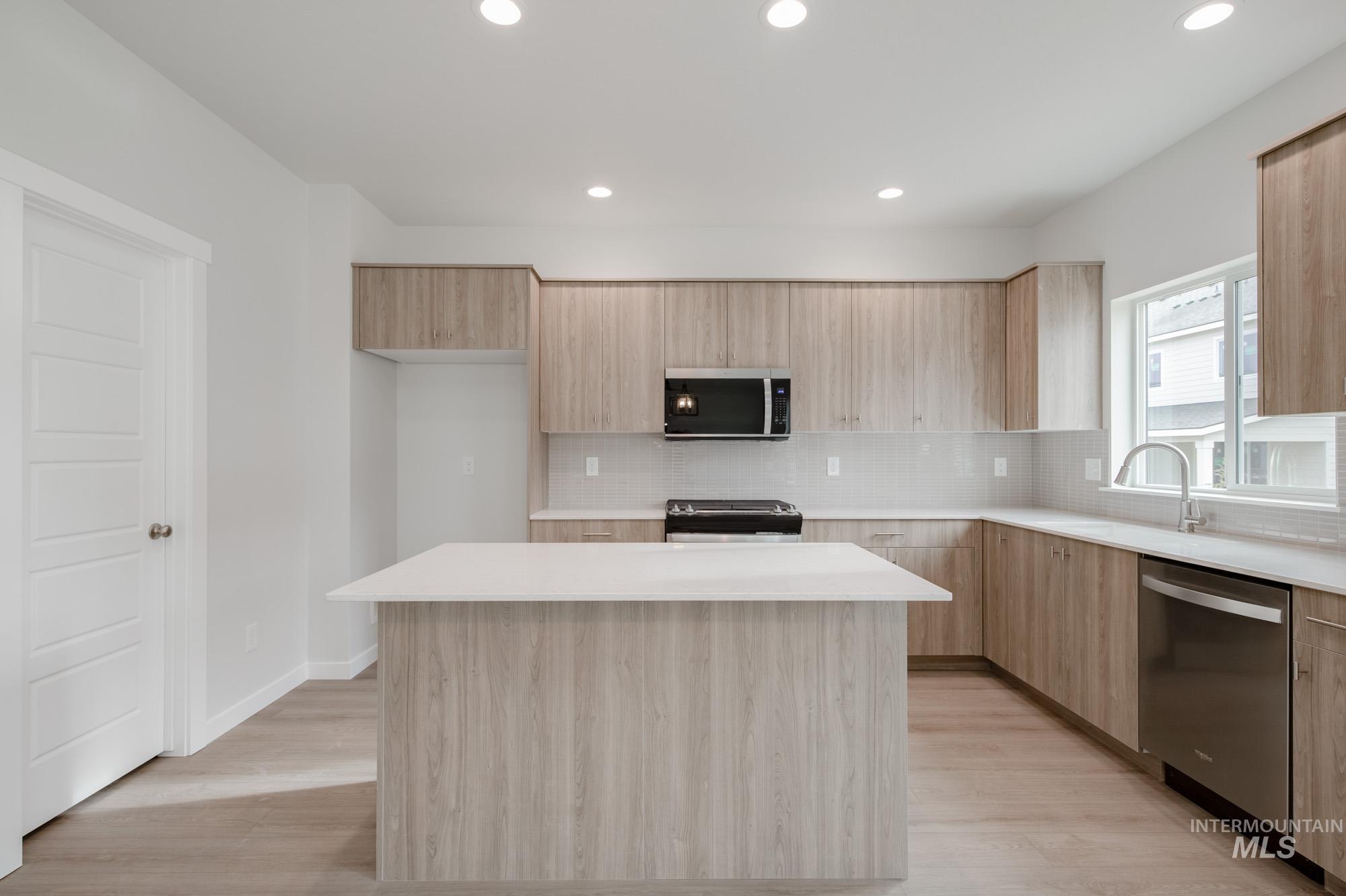 10575 W Teratai St, Star, Idaho 83669, 4 Bedrooms, 2.5 Bathrooms, Residential For Sale, Price $559,990,MLS 98967098