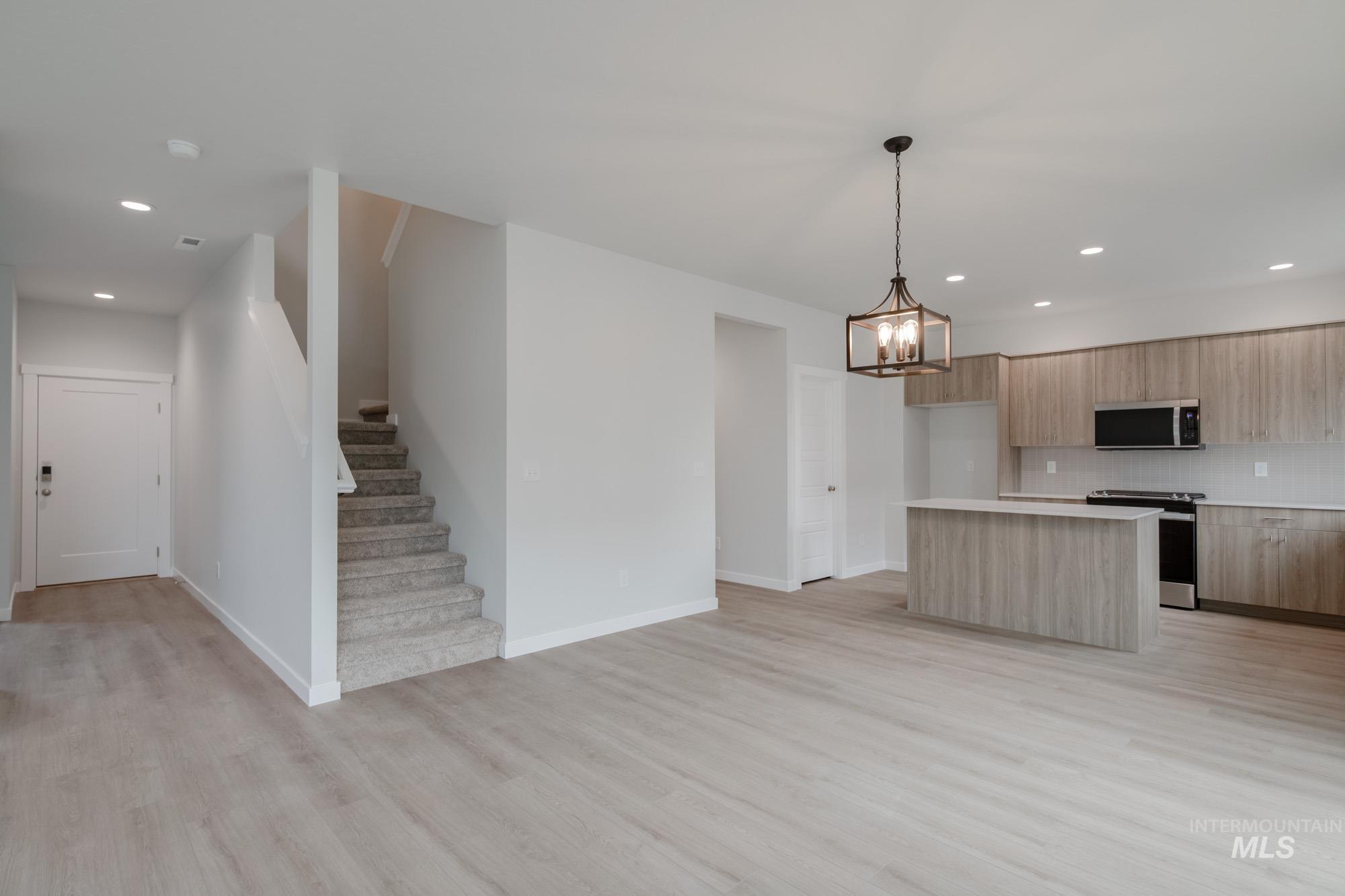 10575 W Teratai St, Star, Idaho 83669, 4 Bedrooms, 2.5 Bathrooms, Residential For Sale, Price $559,990,MLS 98967098