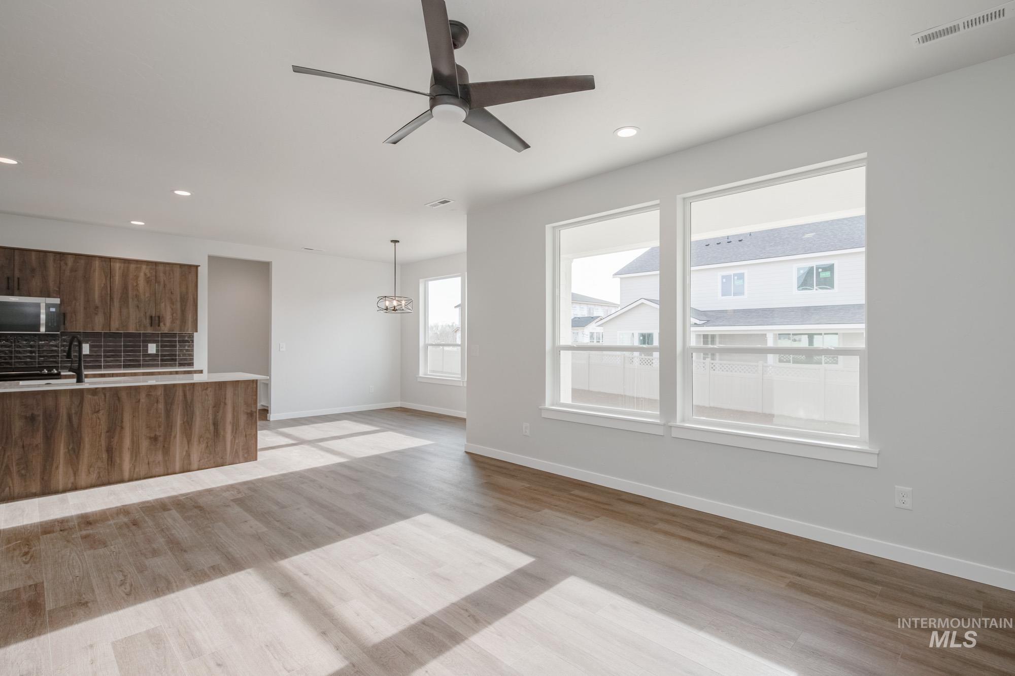 10557 W Teratai St, Star, Idaho 83669, 5 Bedrooms, 2.5 Bathrooms, Residential For Sale, Price $579,990,MLS 98967099