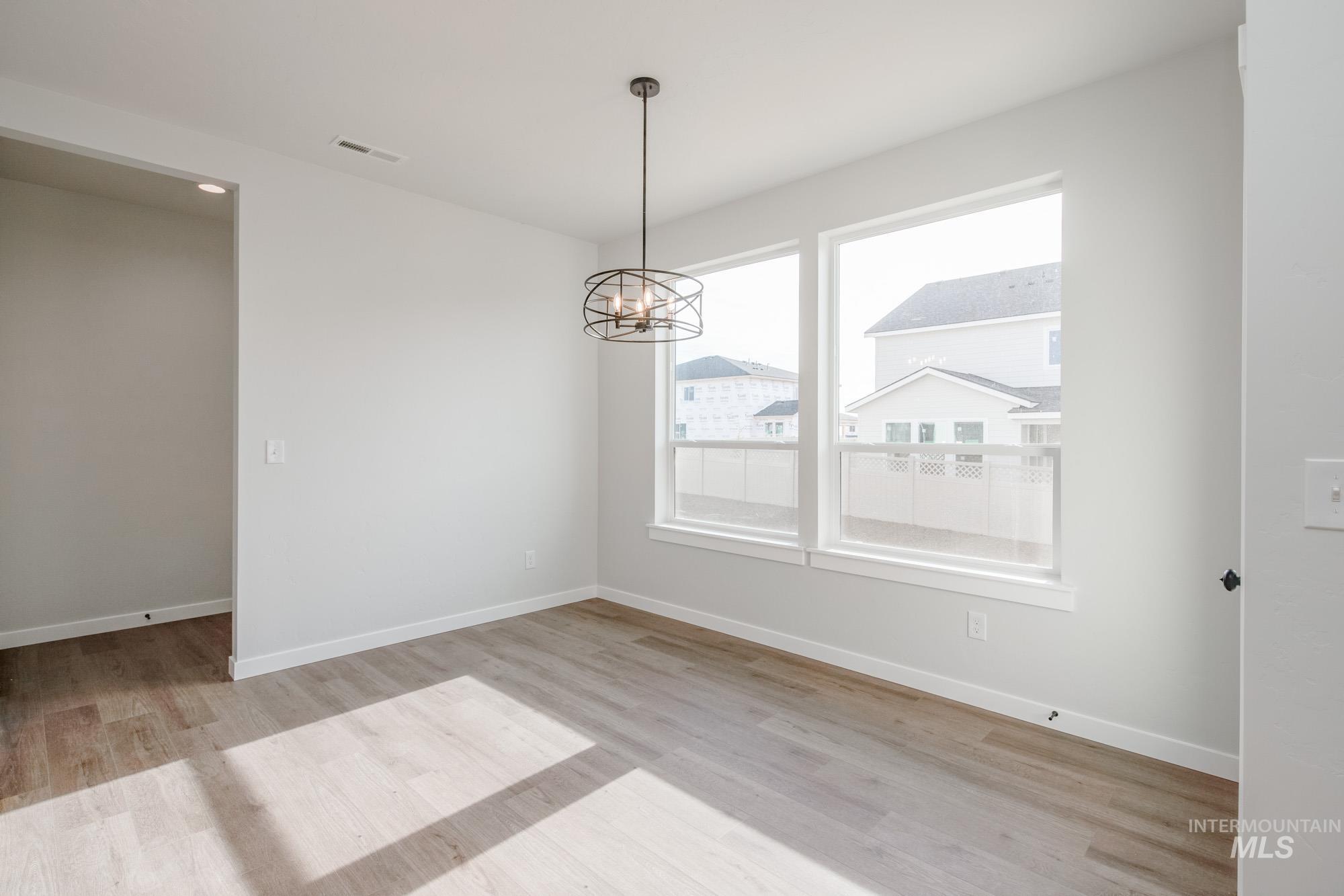 10557 W Teratai St, Star, Idaho 83669, 5 Bedrooms, 2.5 Bathrooms, Residential For Sale, Price $579,990,MLS 98967099