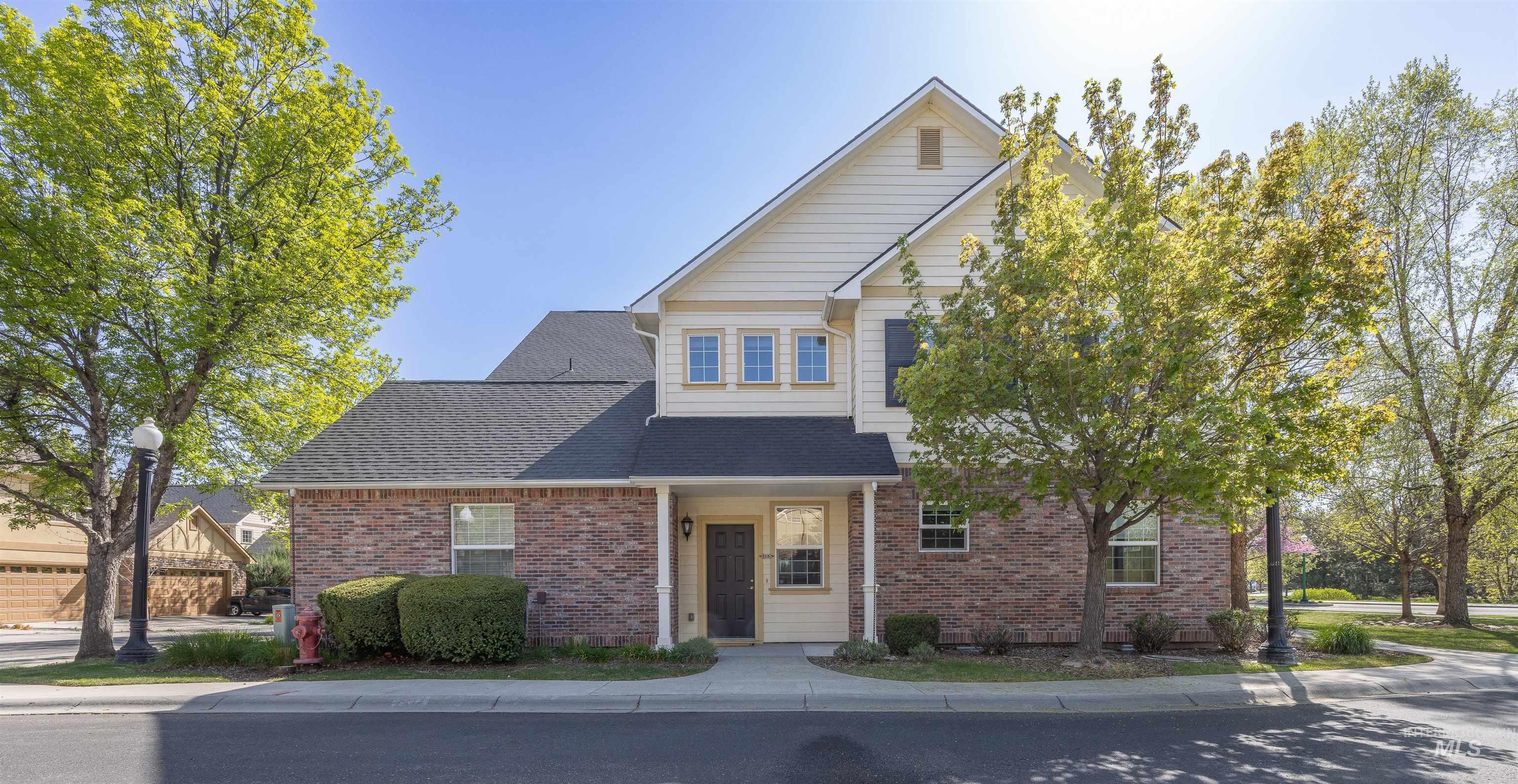 1148 E Winding Creek Dr, Eagle, Idaho 83616, 3 Bedrooms, 2 Bathrooms, Residential For Sale, Price $468,900,MLS 98967113