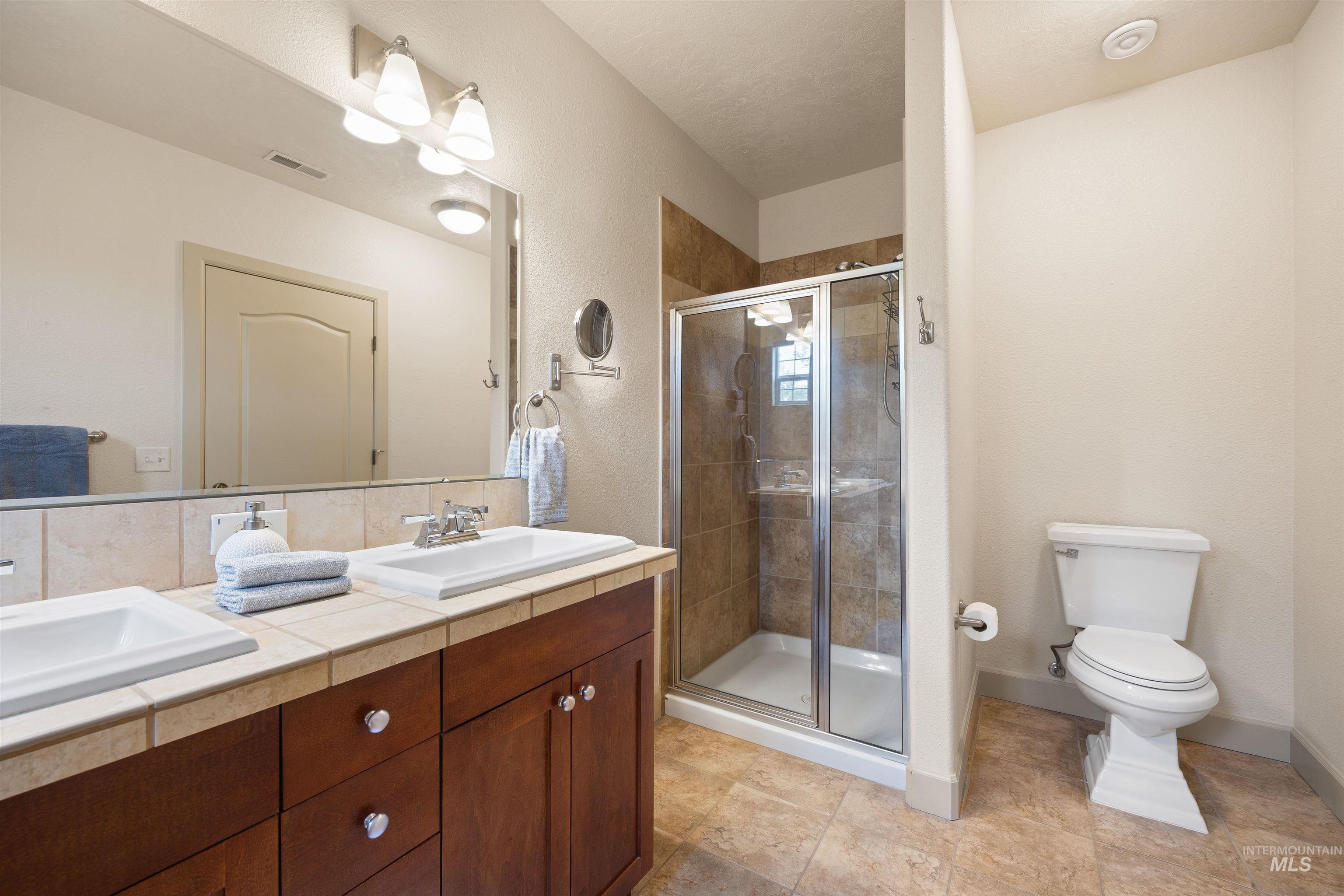 1148 E Winding Creek Dr, Eagle, Idaho 83616, 3 Bedrooms, 2 Bathrooms, Residential For Sale, Price $468,900,MLS 98967113