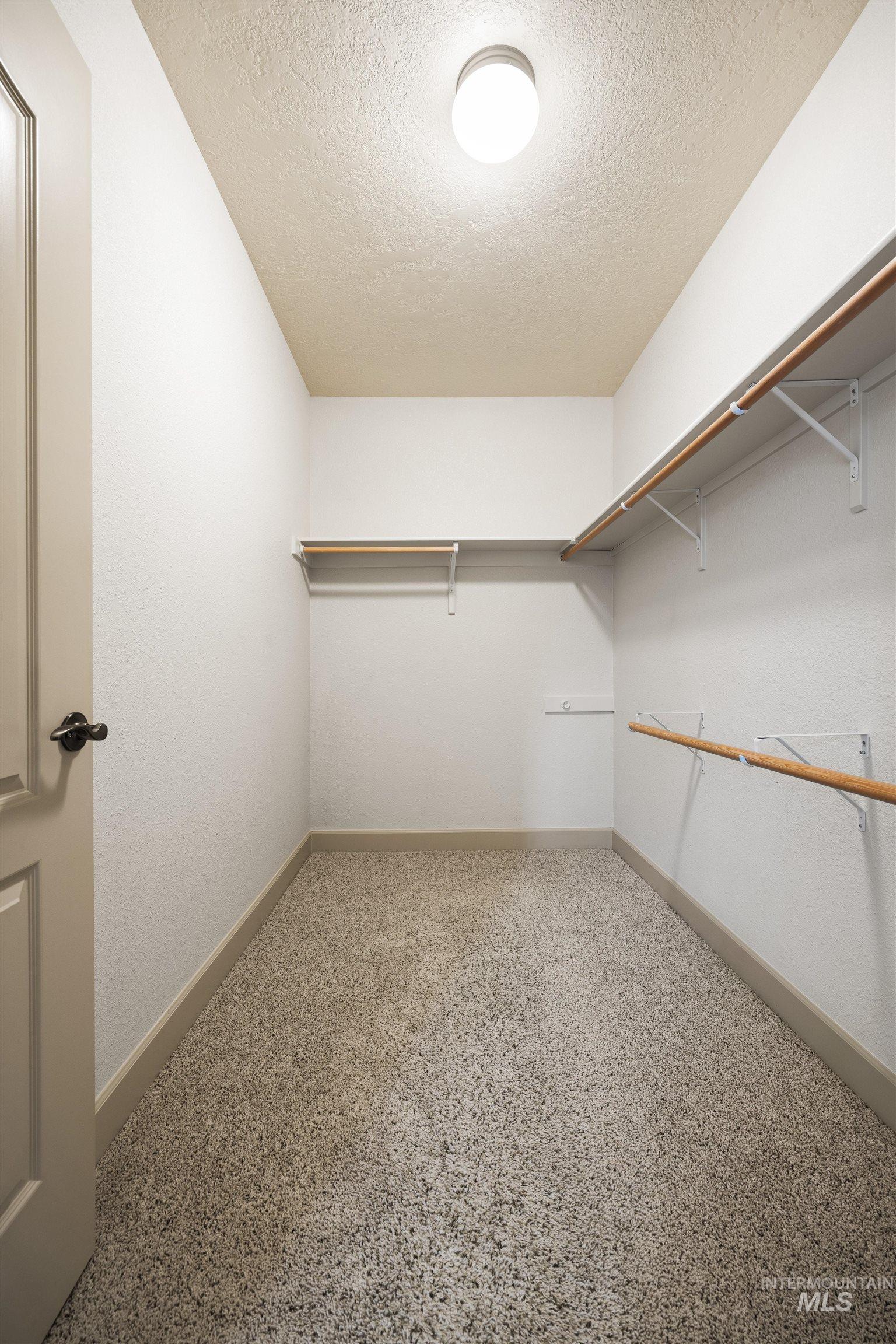 1148 E Winding Creek Dr, Eagle, Idaho 83616, 3 Bedrooms, 2 Bathrooms, Residential For Sale, Price $468,900,MLS 98967113