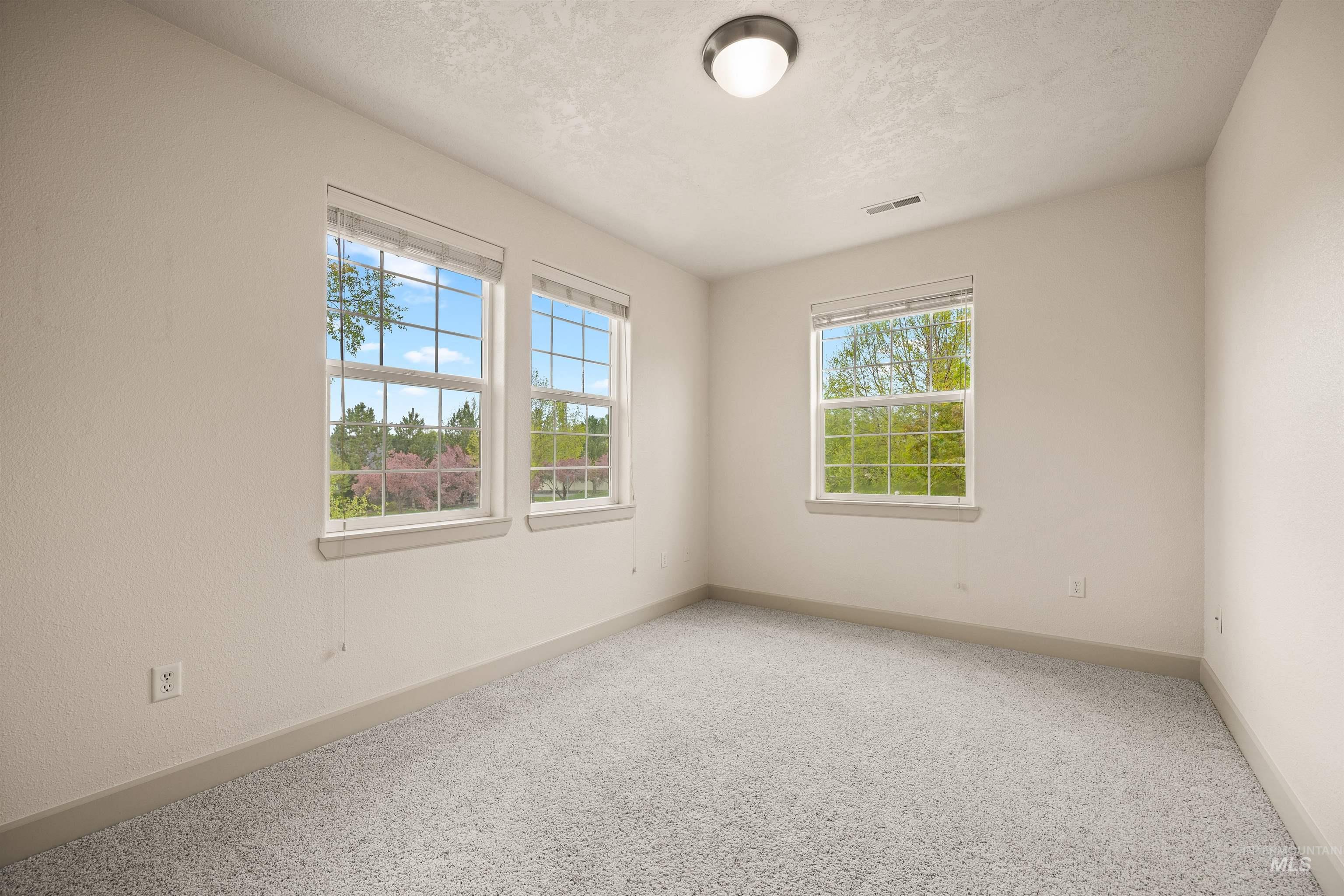 1148 E Winding Creek Dr, Eagle, Idaho 83616, 3 Bedrooms, 2 Bathrooms, Residential For Sale, Price $468,900,MLS 98967113