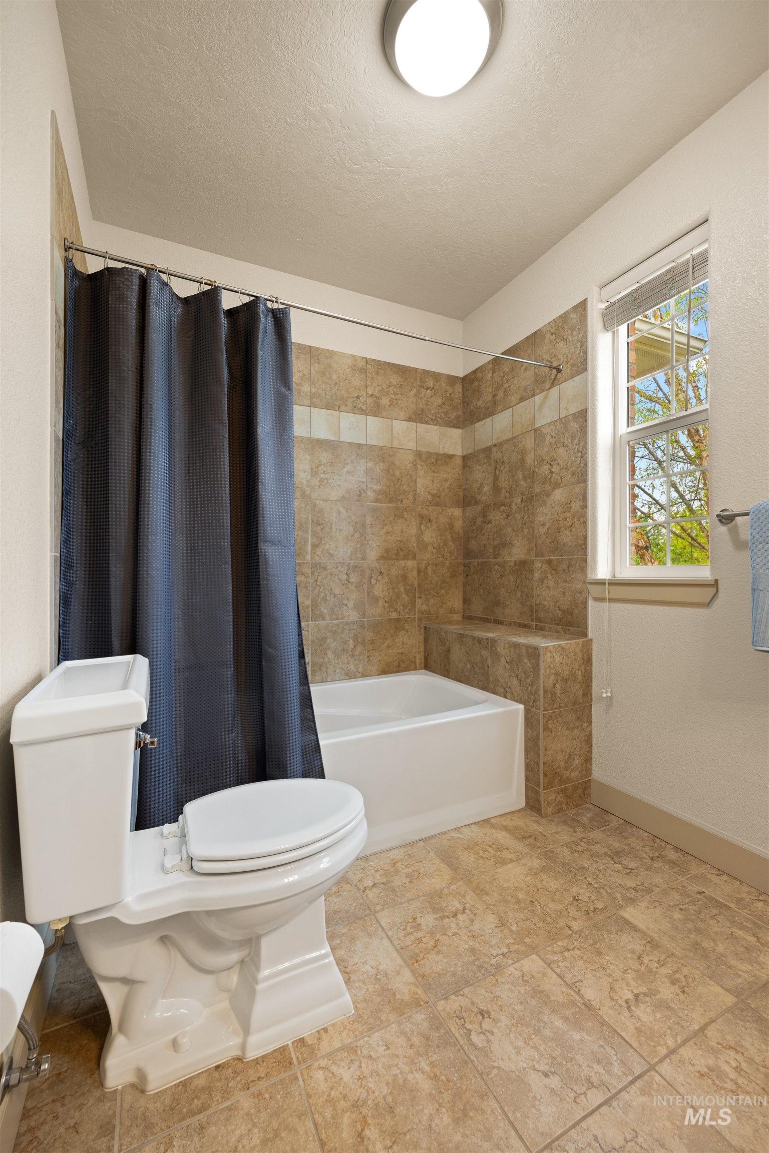 1148 E Winding Creek Dr, Eagle, Idaho 83616, 3 Bedrooms, 2 Bathrooms, Residential For Sale, Price $468,900,MLS 98967113