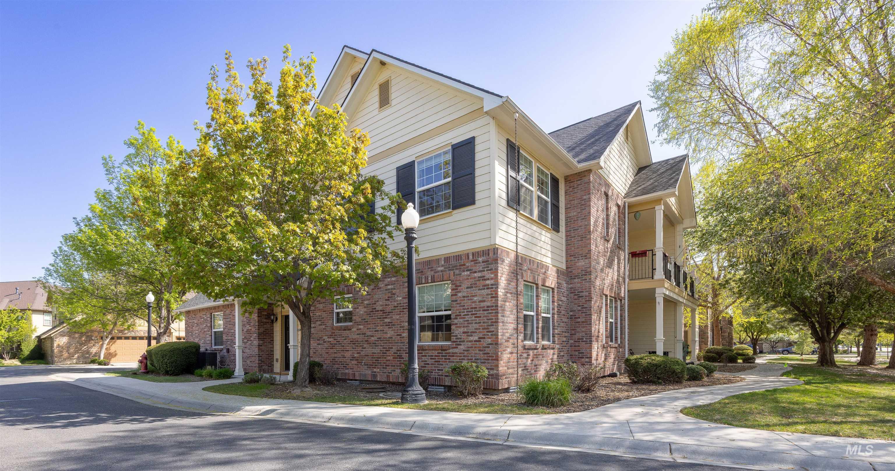 1148 E Winding Creek Dr, Eagle, Idaho 83616, 3 Bedrooms, 2 Bathrooms, Residential For Sale, Price $468,900,MLS 98967113