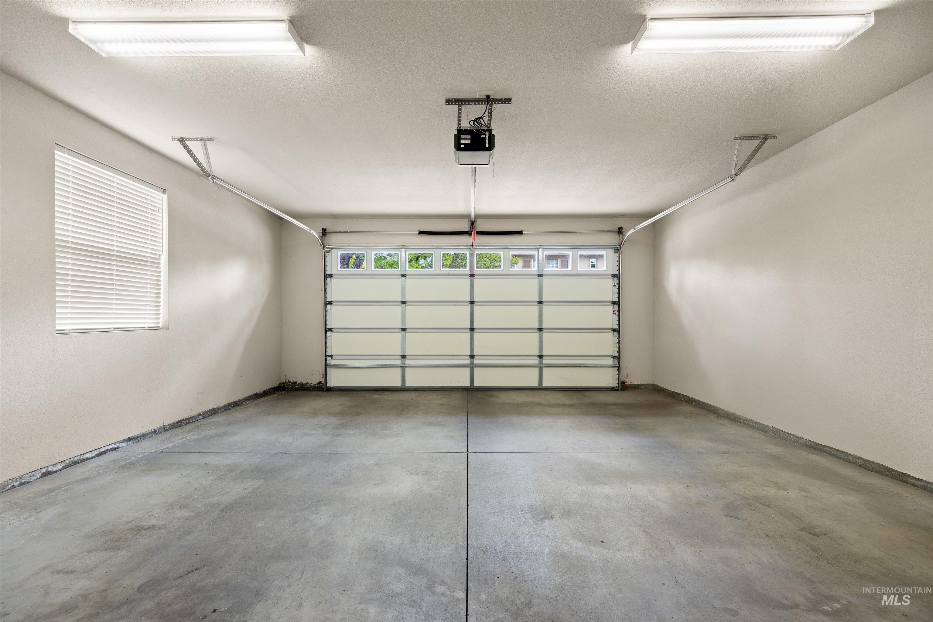 1148 E Winding Creek Dr, Eagle, Idaho 83616, 3 Bedrooms, 2 Bathrooms, Residential For Sale, Price $468,900,MLS 98967113