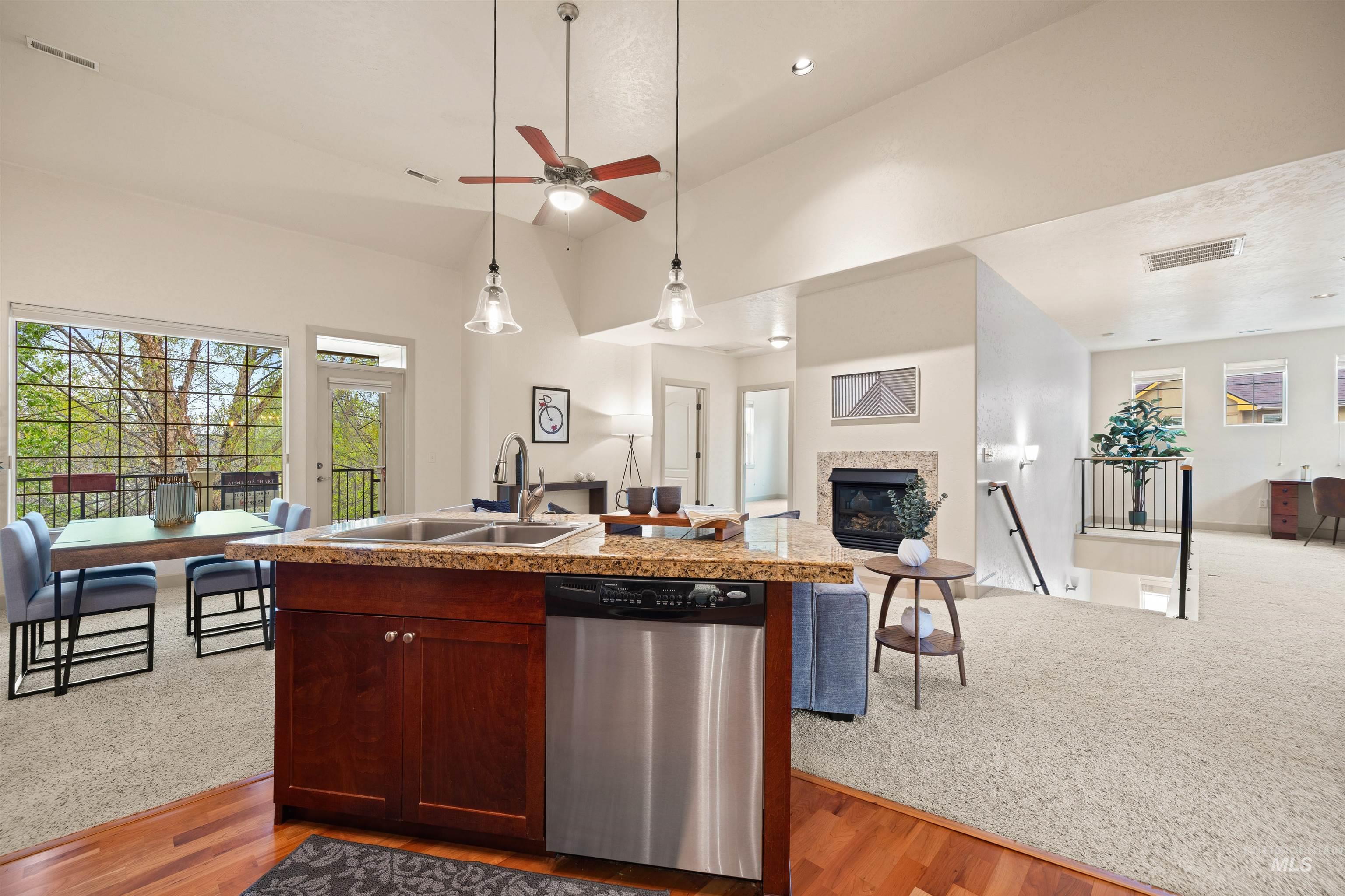 1148 E Winding Creek Dr, Eagle, Idaho 83616, 3 Bedrooms, 2 Bathrooms, Residential For Sale, Price $468,900,MLS 98967113