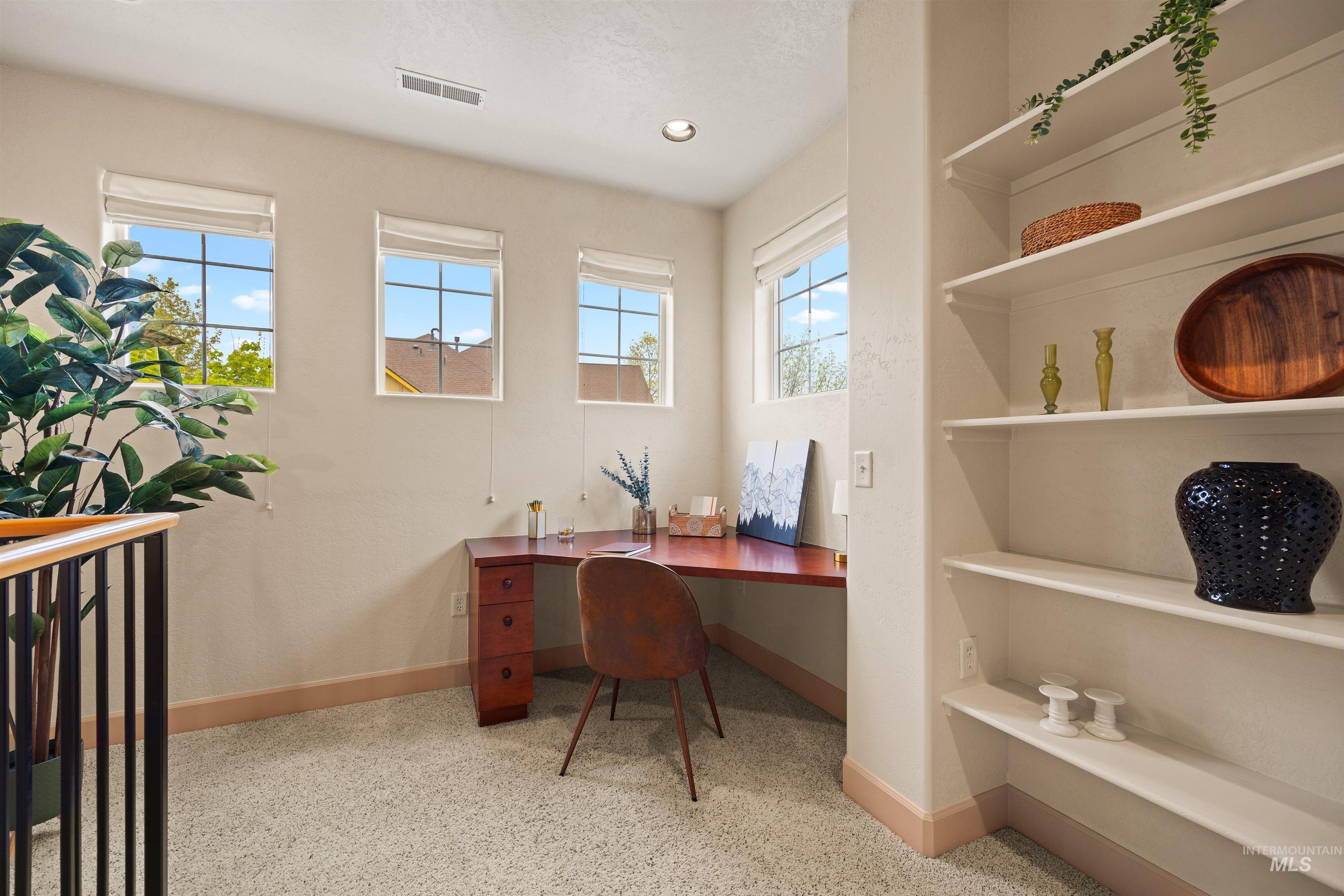 1148 E Winding Creek Dr, Eagle, Idaho 83616, 3 Bedrooms, 2 Bathrooms, Residential For Sale, Price $468,900,MLS 98967113