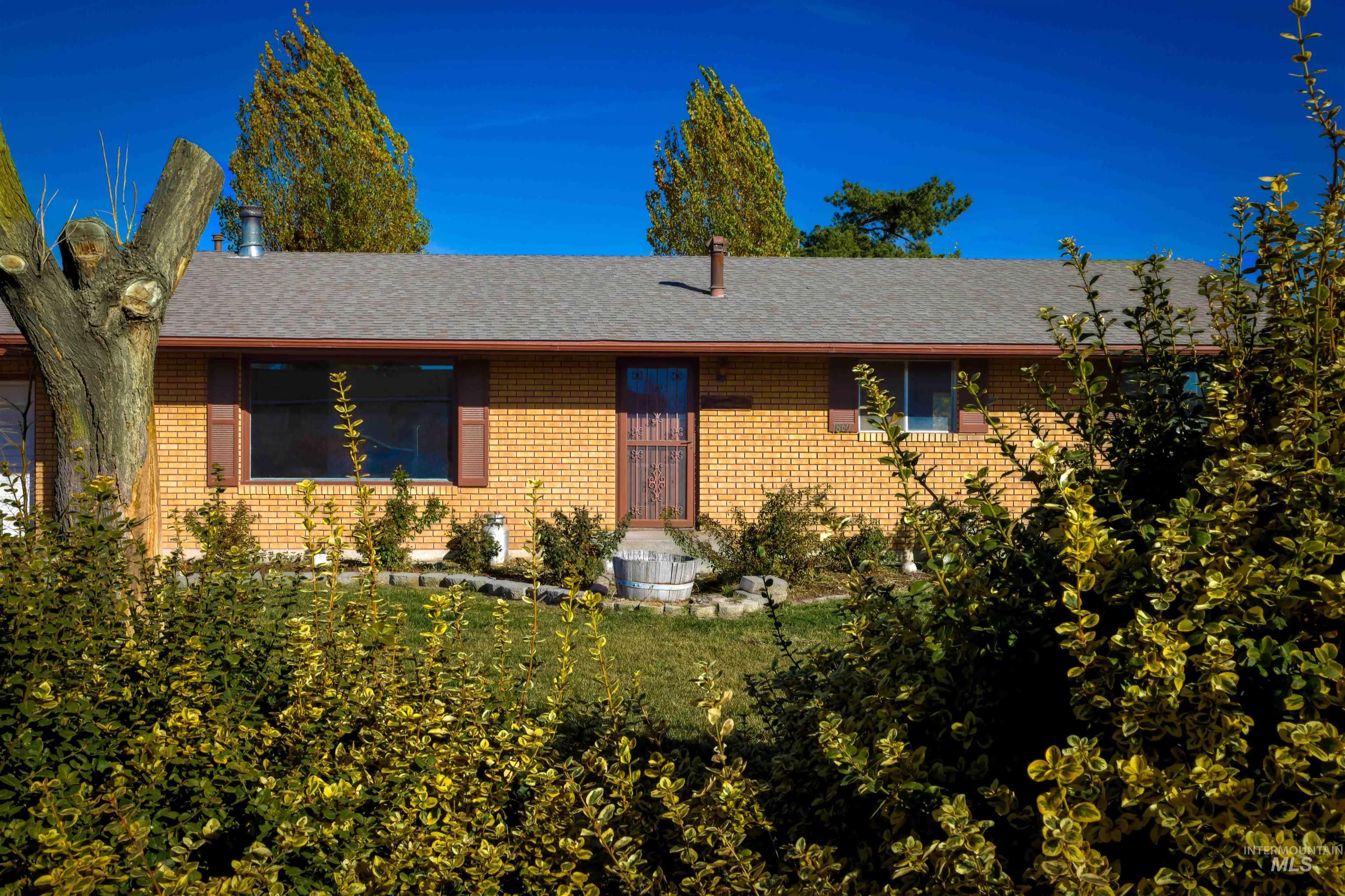 1860 Brockie Ave, Heyburn, Idaho 83336-9998, 3 Bedrooms, 2 Bathrooms, Residential For Sale, Price $359,900,MLS 98967122