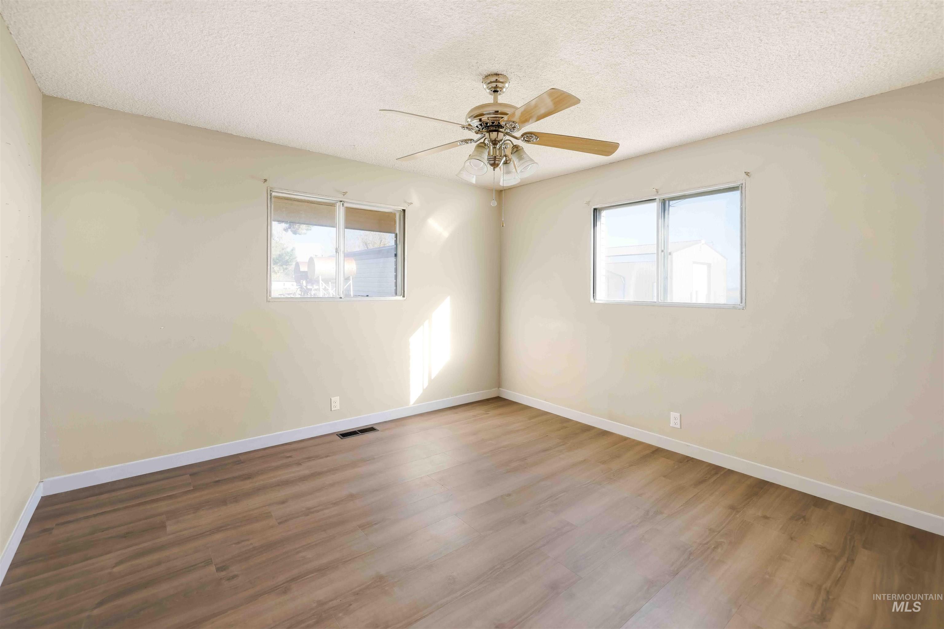 1860 Brockie Ave, Heyburn, Idaho 83336-9998, 3 Bedrooms, 2 Bathrooms, Residential For Sale, Price $359,900,MLS 98967122