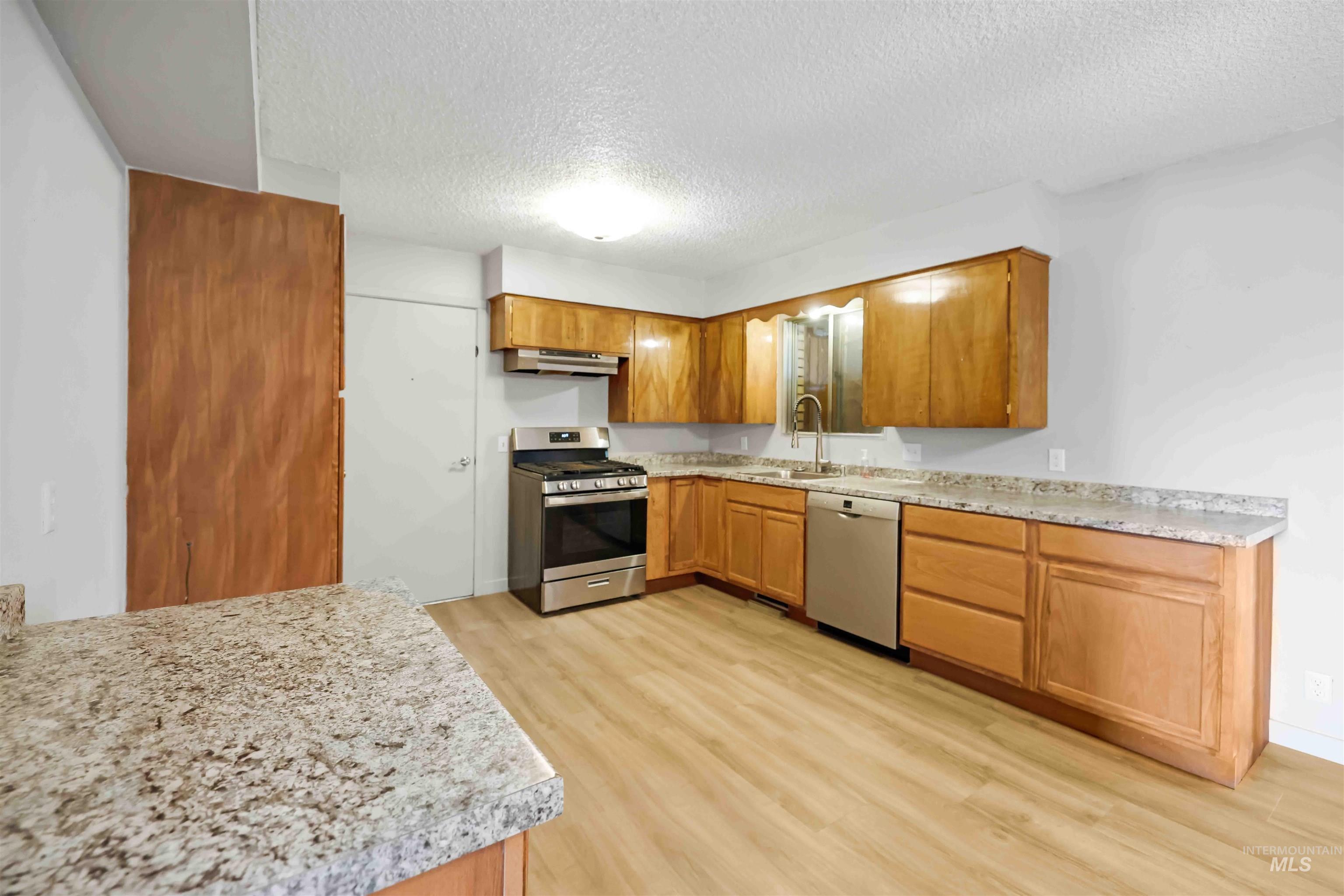 1860 Brockie Ave, Heyburn, Idaho 83336-9998, 3 Bedrooms, 2 Bathrooms, Residential For Sale, Price $359,900,MLS 98967122