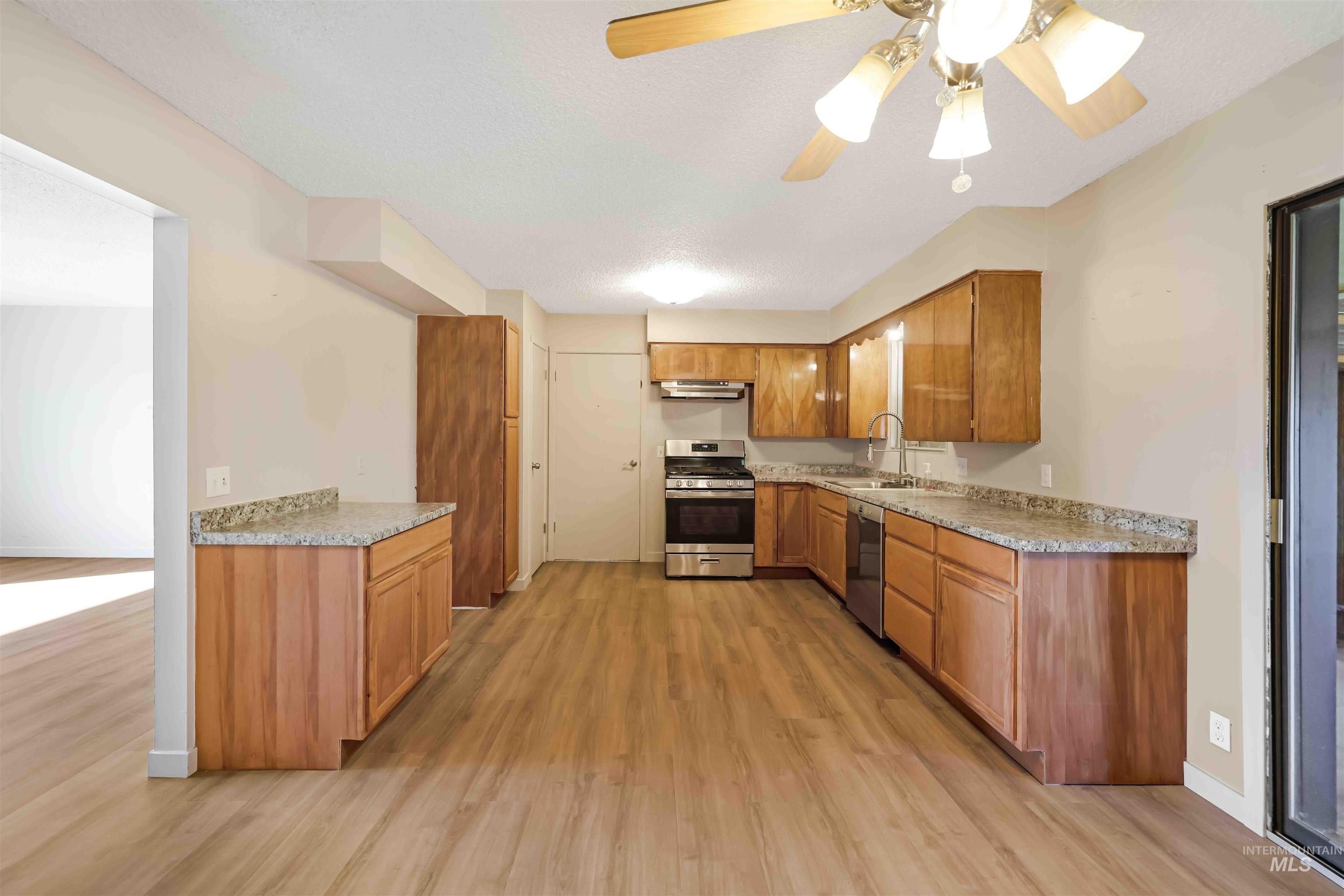 1860 Brockie Ave, Heyburn, Idaho 83336-9998, 3 Bedrooms, 2 Bathrooms, Residential For Sale, Price $359,900,MLS 98967122