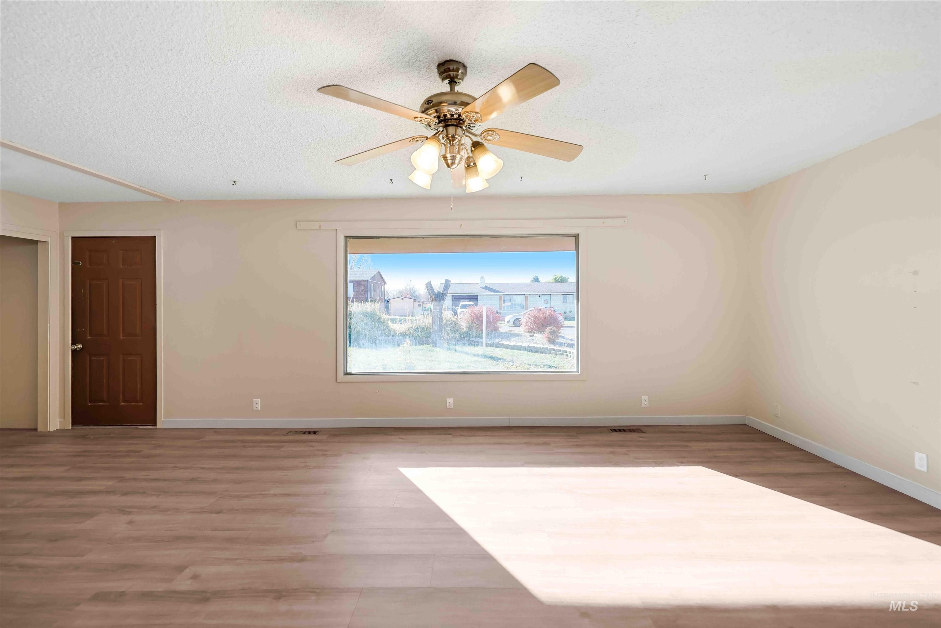 1860 Brockie Ave, Heyburn, Idaho 83336-9998, 3 Bedrooms, 2 Bathrooms, Residential For Sale, Price $359,900,MLS 98967122