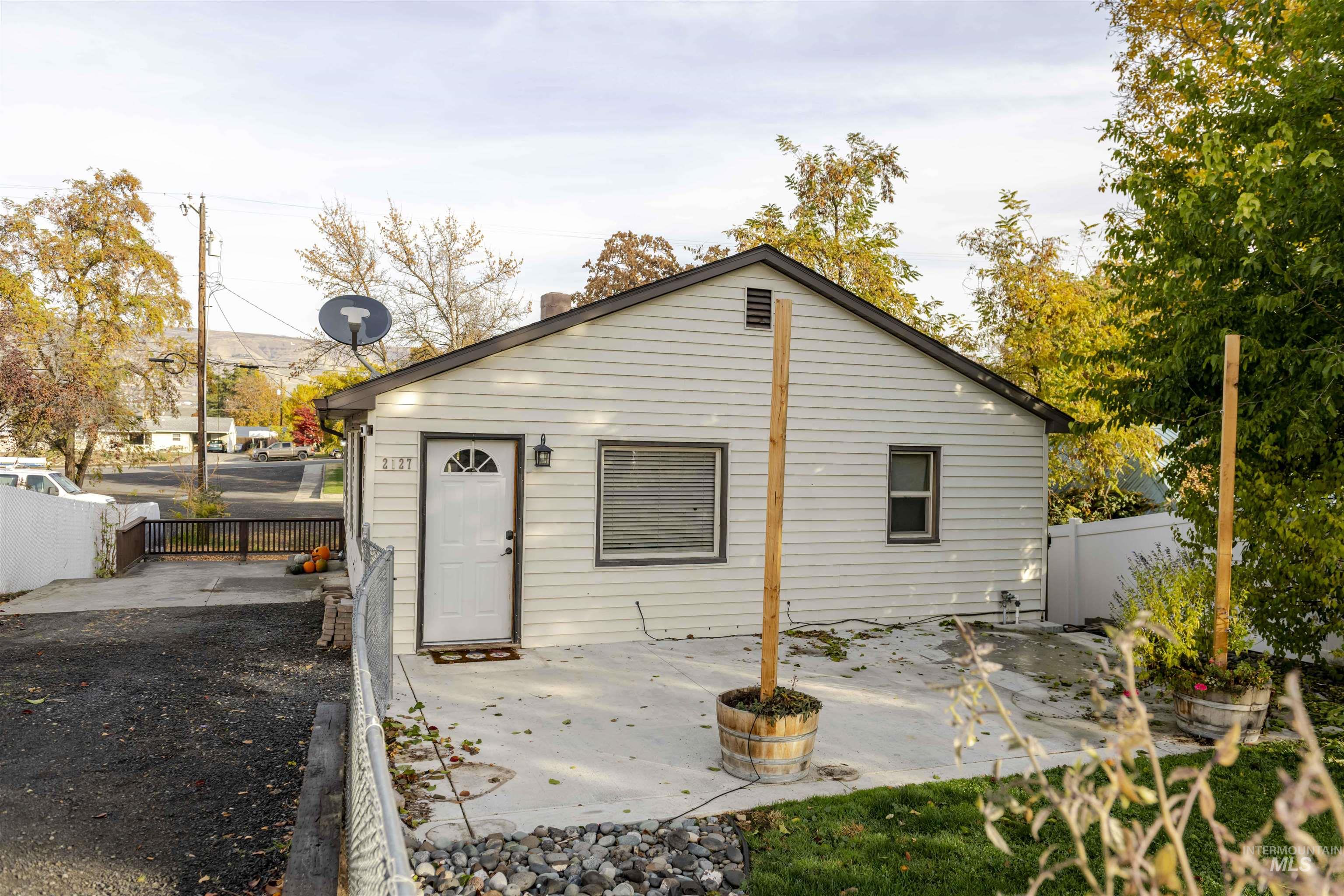 2127 12th Ave, Lewiston, Idaho 83501, 2 Bedrooms, 1 Bathroom, Residential For Sale, Price $330,000,MLS 98967160