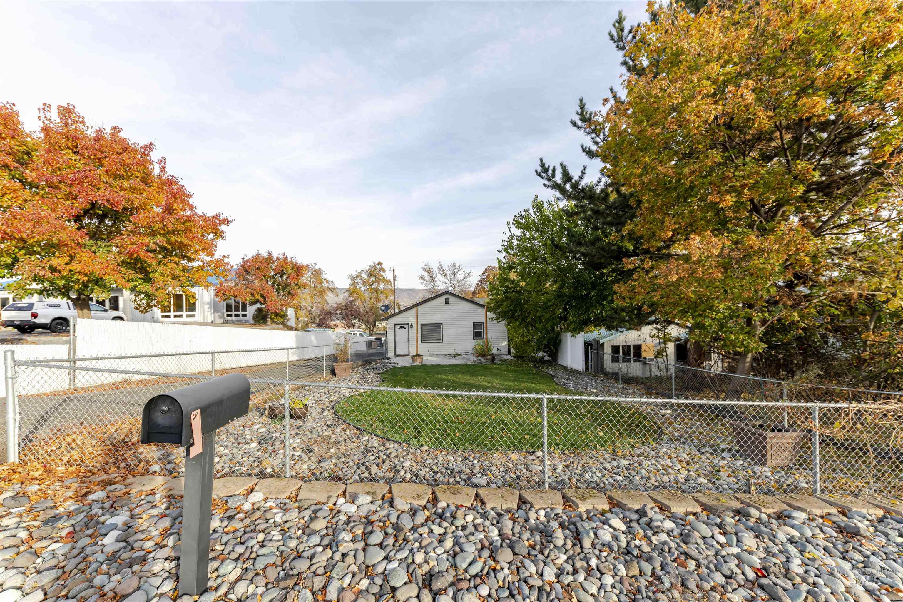 2127 12th Ave, Lewiston, Idaho 83501, 2 Bedrooms, 1 Bathroom, Residential For Sale, Price $325,000,MLS 98967160