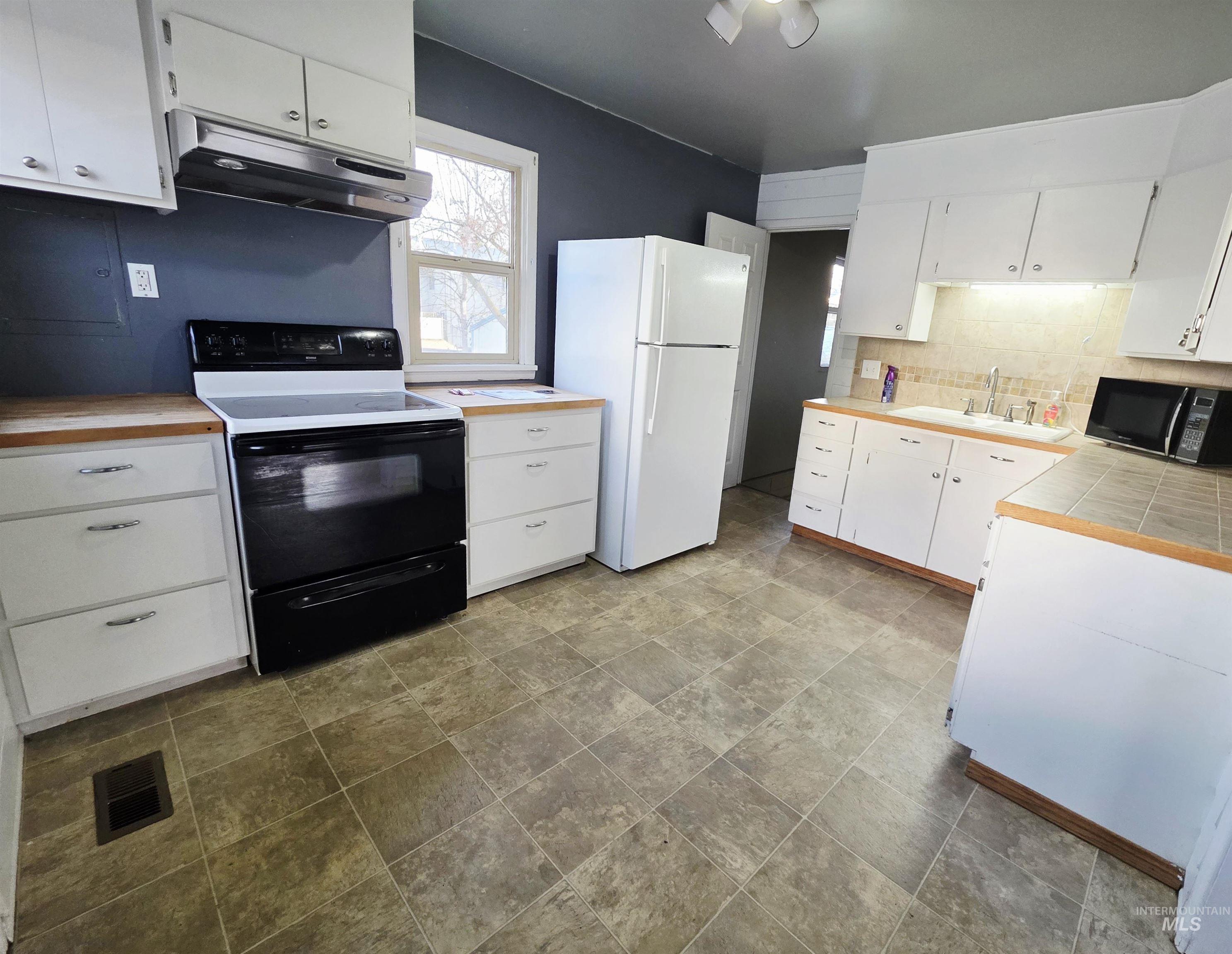 2127 12th Ave, Lewiston, Idaho 83501, 2 Bedrooms, 1 Bathroom, Residential For Sale, Price $325,000,MLS 98967160