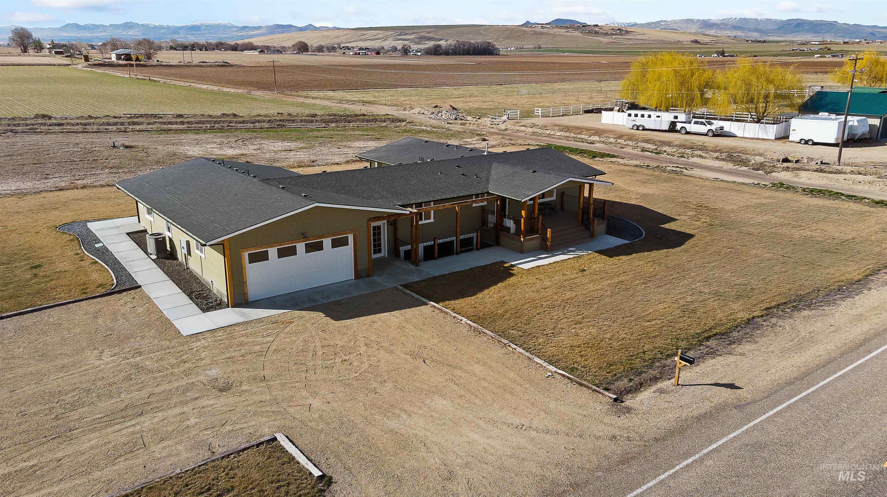 8481 Big Foot Rd, Melba, Idaho 83641-5003, 6 Bedrooms, 4 Bathrooms, Residential For Sale, Price $999,990,MLS 98967171