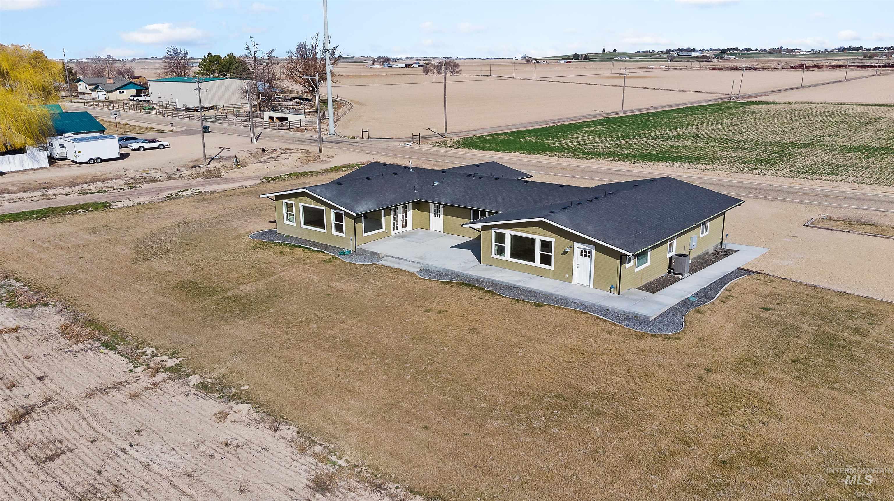 8481 Big Foot Rd, Melba, Idaho 83641-5003, 6 Bedrooms, 4 Bathrooms, Residential For Sale, Price $999,990,MLS 98967171