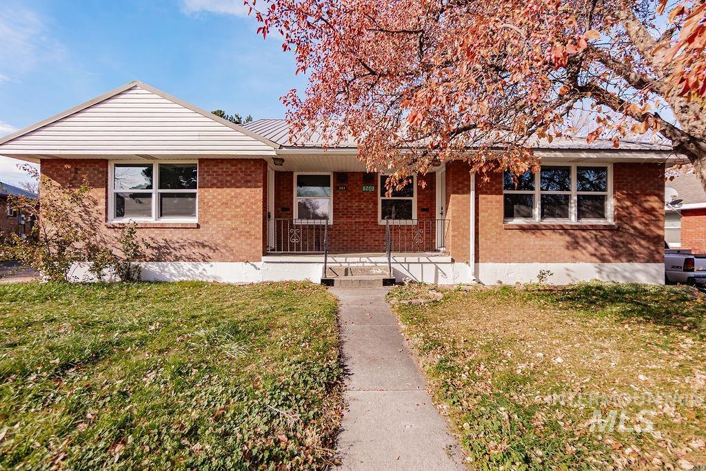 560-562 Tendoy Drive, Idaho Falls, Idaho 83401, 4 Bedrooms, 1 Bathroom, Residential Income For Sale, Price $450,000,MLS 98967177