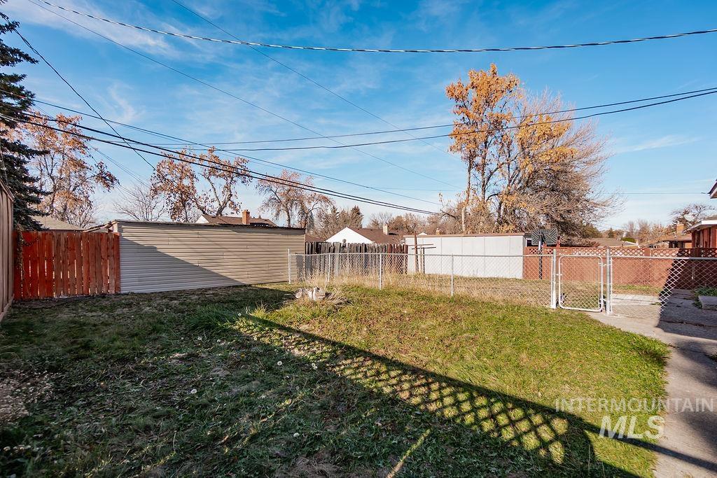 560-562 Tendoy Drive, Idaho Falls, Idaho 83401, 4 Bedrooms, 1 Bathroom, Residential Income For Sale, Price $450,000,MLS 98967177